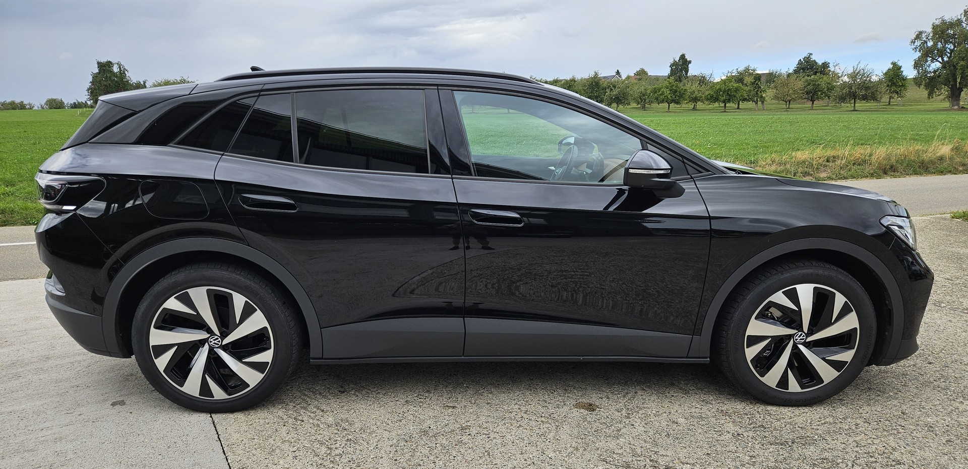 VW ID.4 Pro United 77 kWh 4 Motion mit Anhängerkupplung und Wärmepumpe-image-9