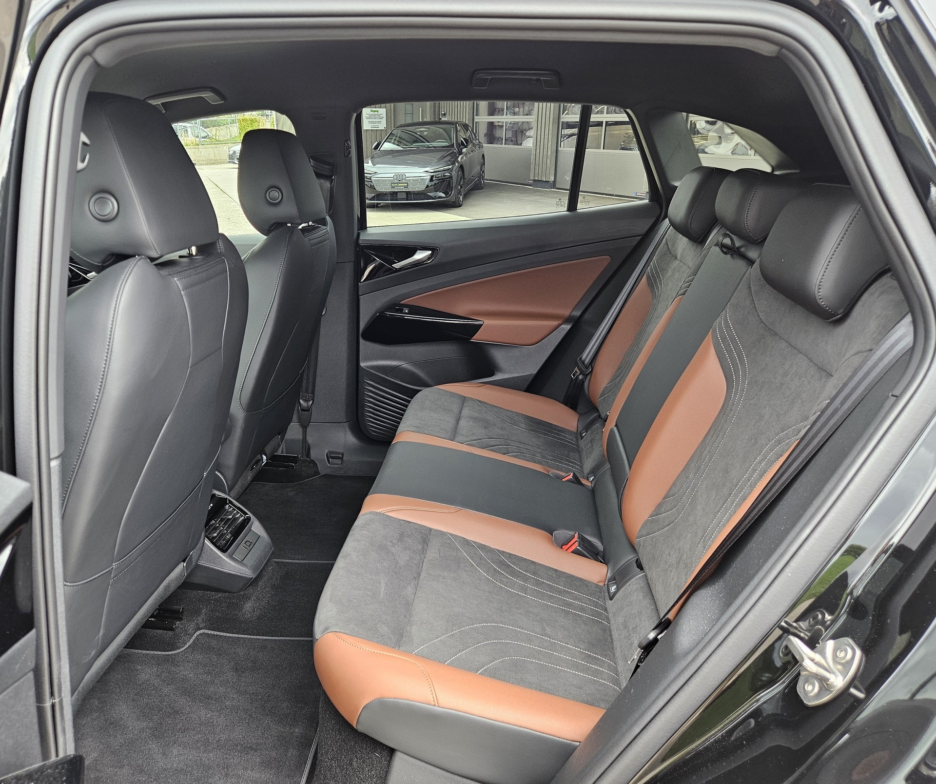 VW ID.4 Pro United 77 kWh 4 Motion mit Anhängerkupplung und Wärmepumpe-image-28