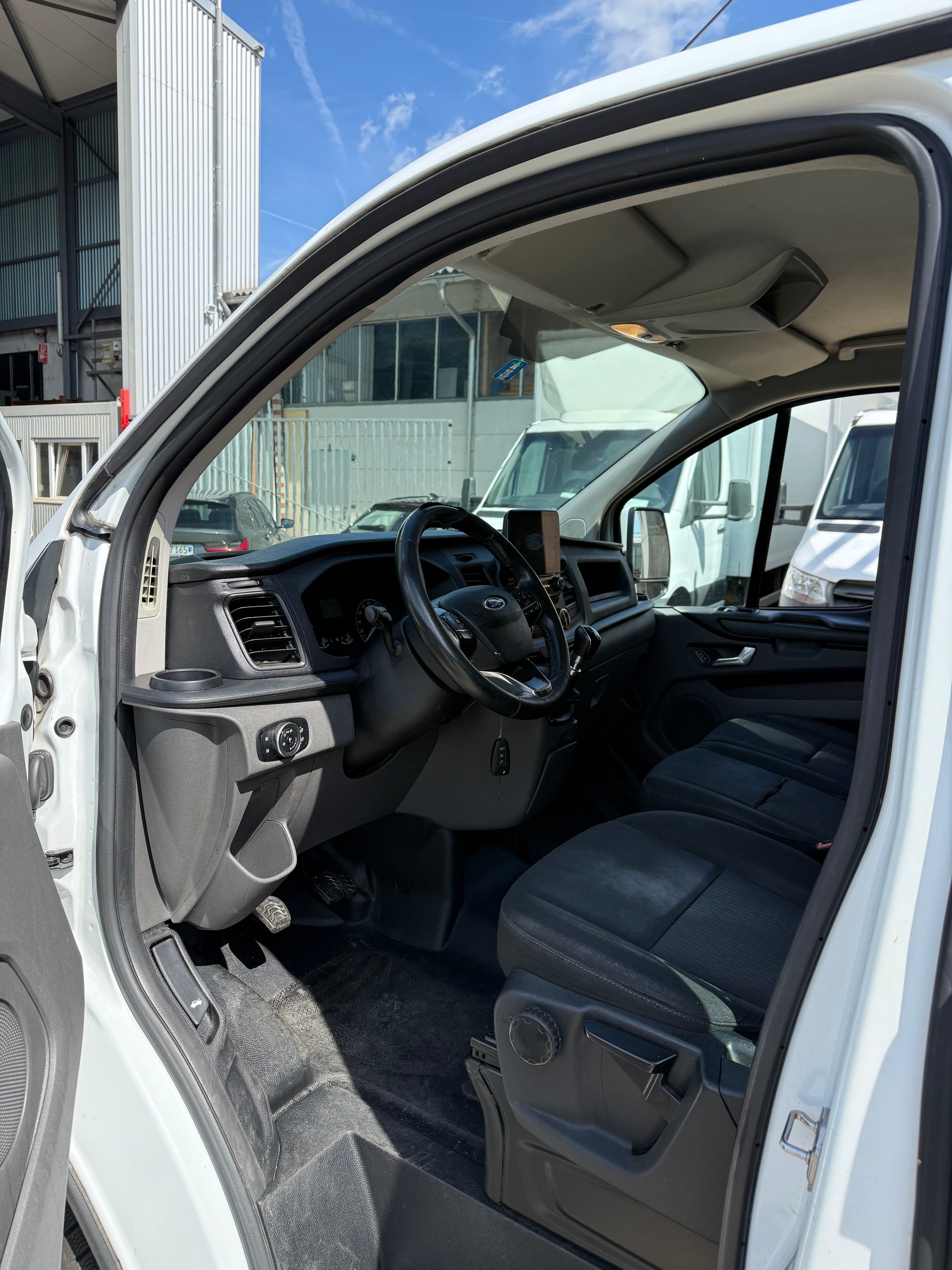 FORD Transit Custom Van 300 L2H1 DK Trend-image-5