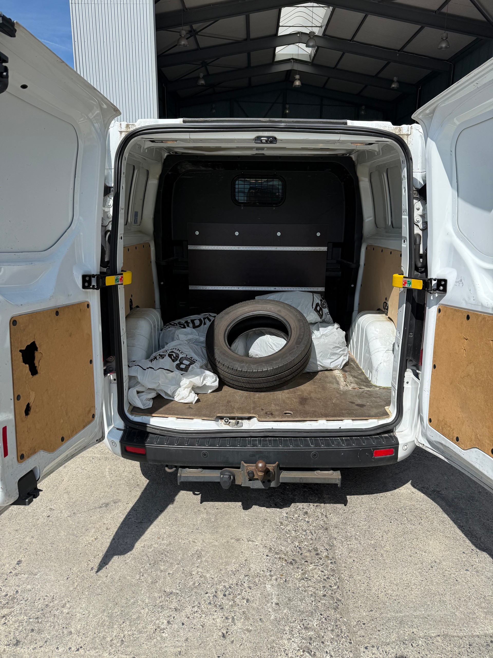 FORD Transit Custom Van 300 L2H1 DK Trend-image-10