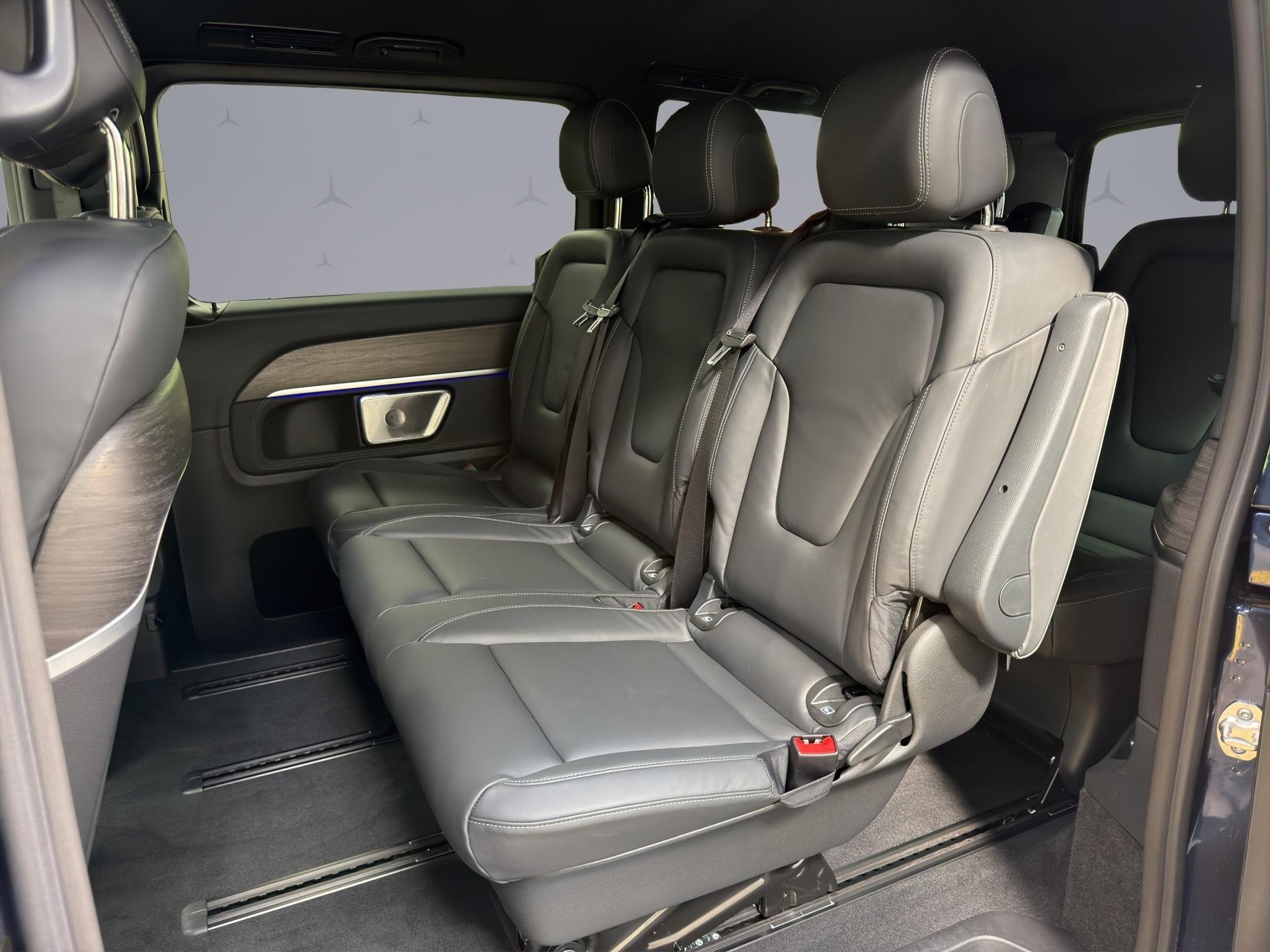 MERCEDES-BENZ V 300 d Exclusive lang Van-image-9