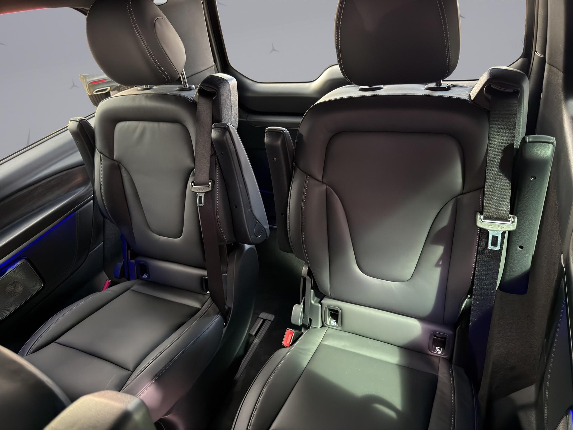 MERCEDES-BENZ V 300 d Exclusive lang Van-image-10