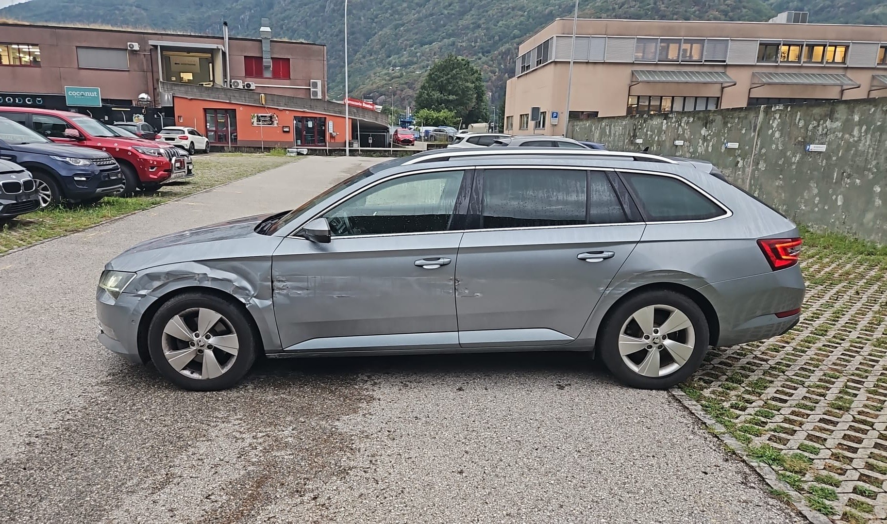 SKODA Superb Combi 2.0 TSI SportLine+ DSG-image-2