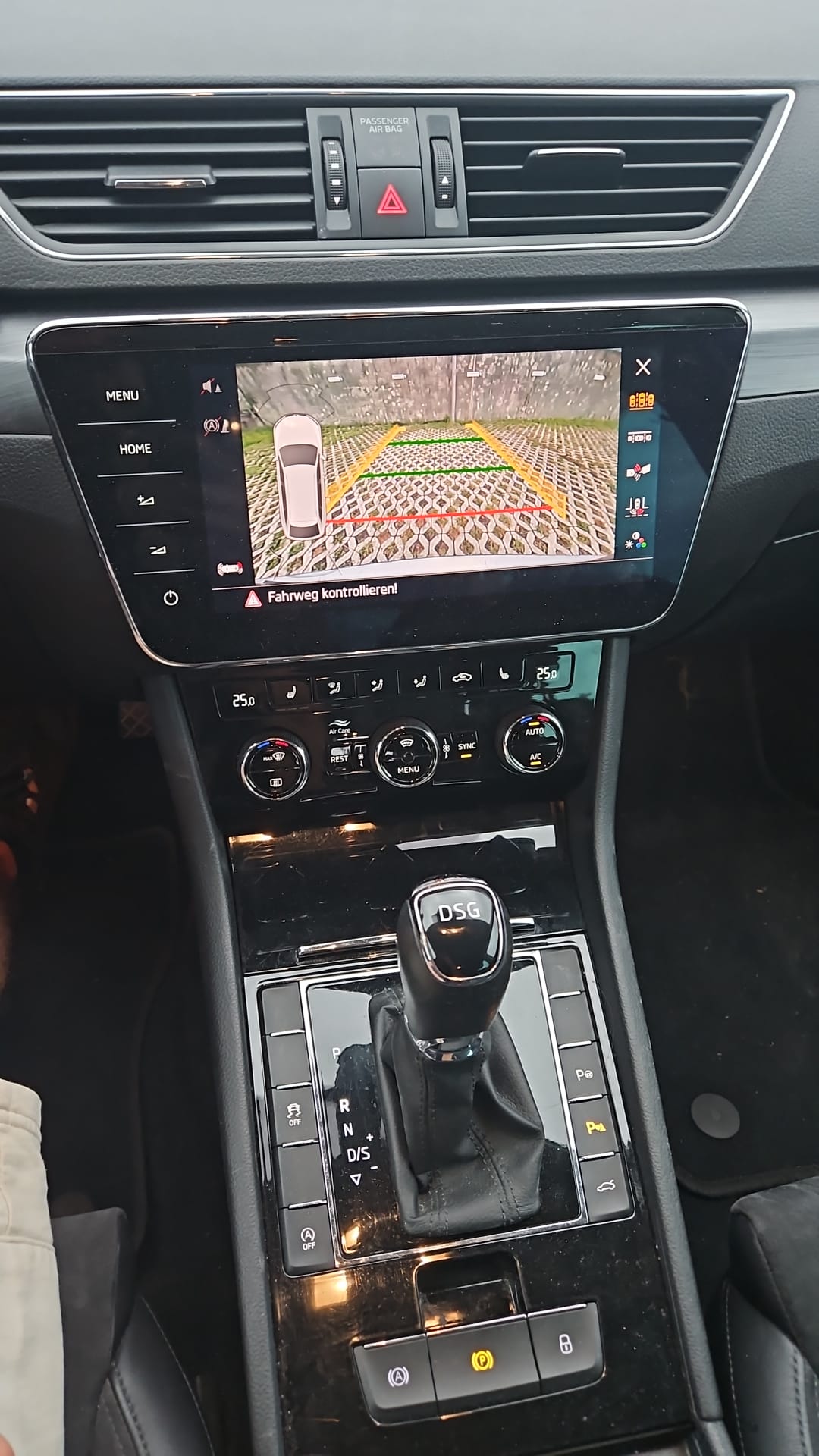 SKODA Superb Combi 2.0 TSI SportLine+ DSG-image-11
