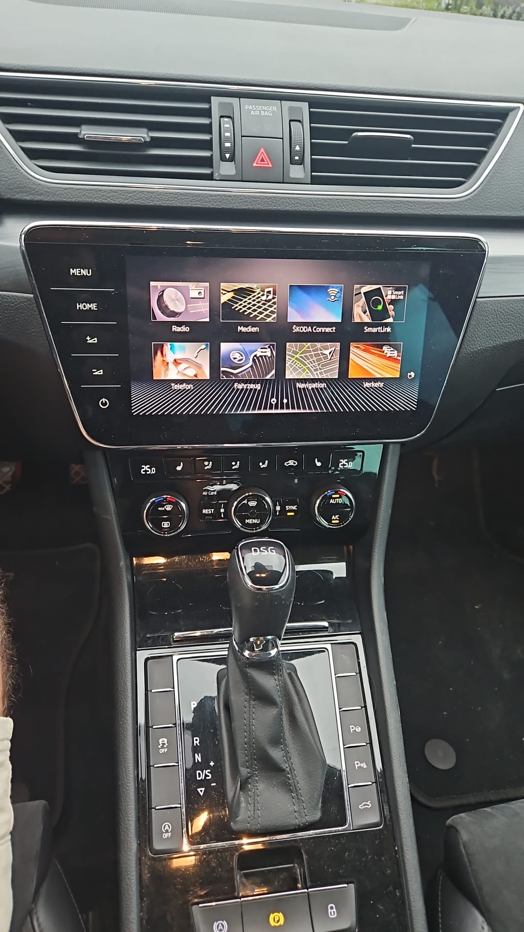 SKODA Superb Combi 2.0 TSI SportLine+ DSG-image-13