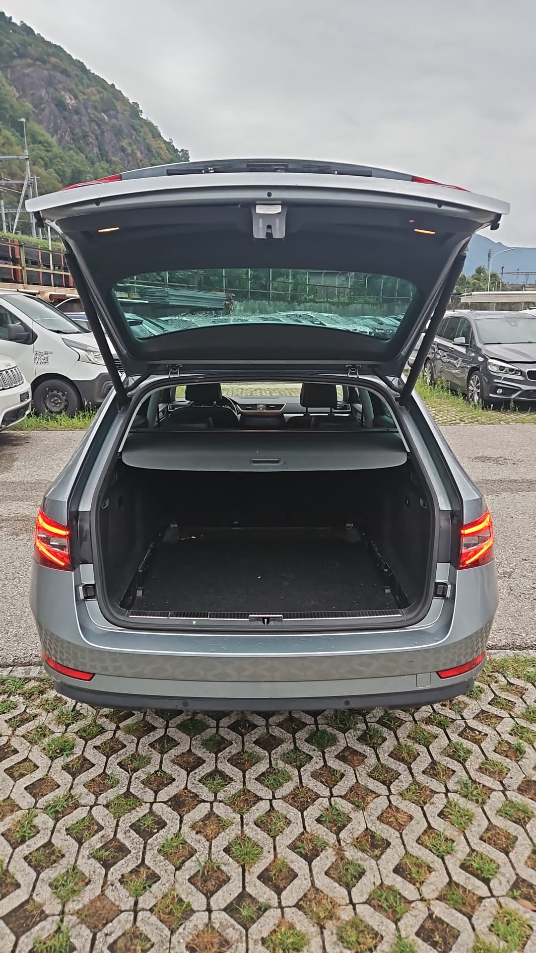 SKODA Superb Combi 2.0 TSI SportLine+ DSG-image-9