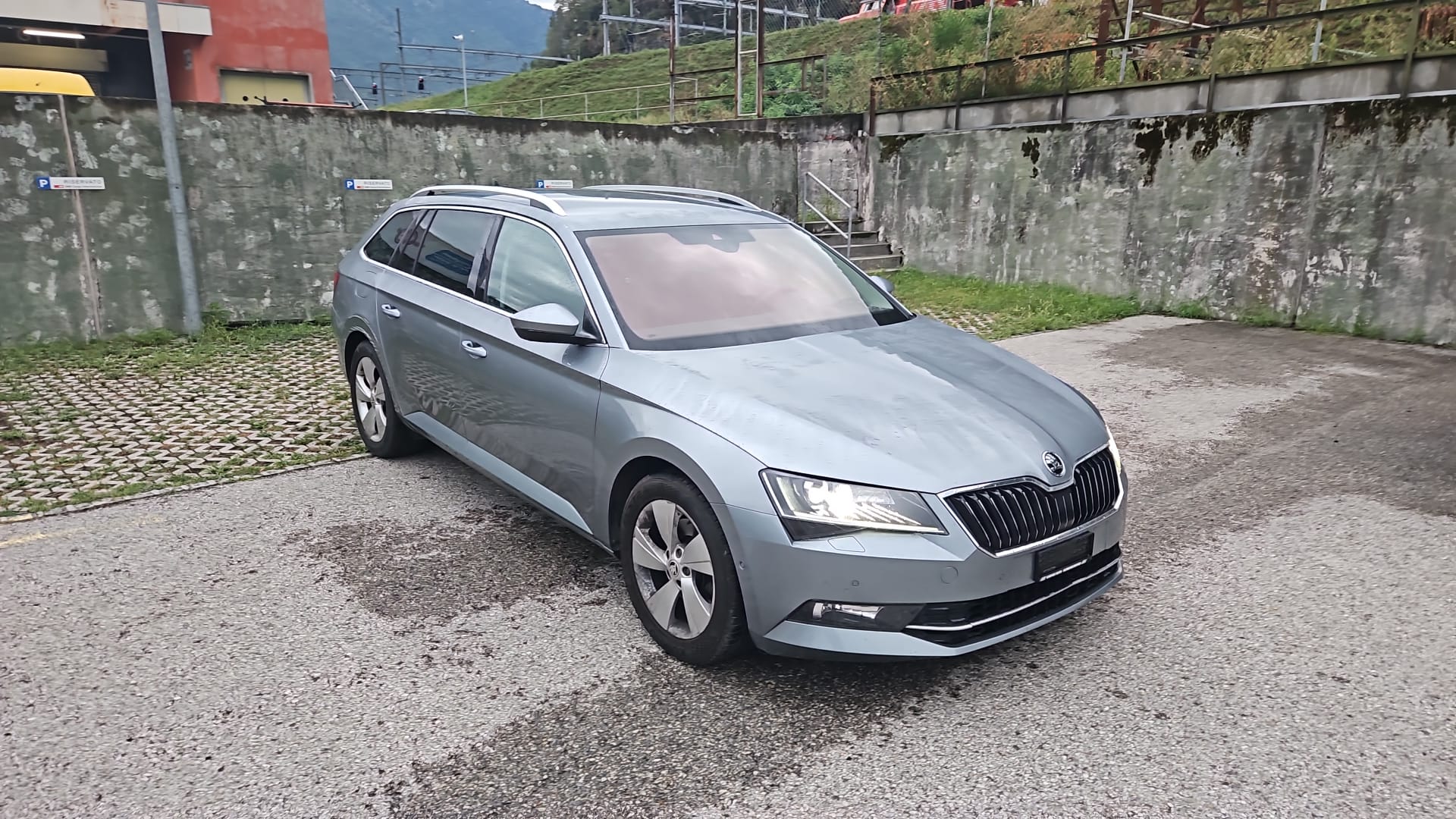 SKODA Superb Combi 2.0 TSI SportLine+ DSG-image-7