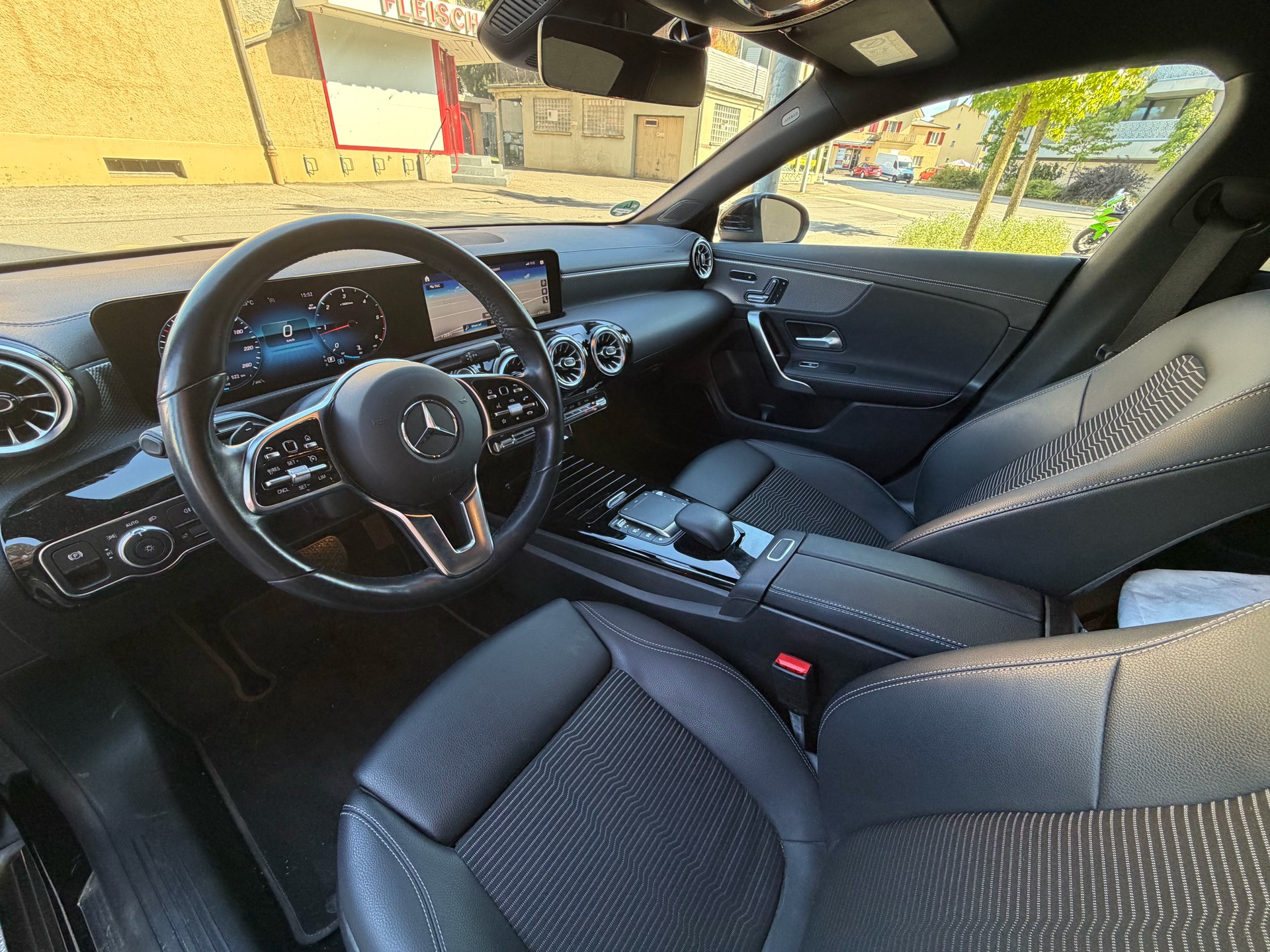 MERCEDES-BENZ CLA 220 d 4MATIC Coupé Swiss Star Progressive-image-4