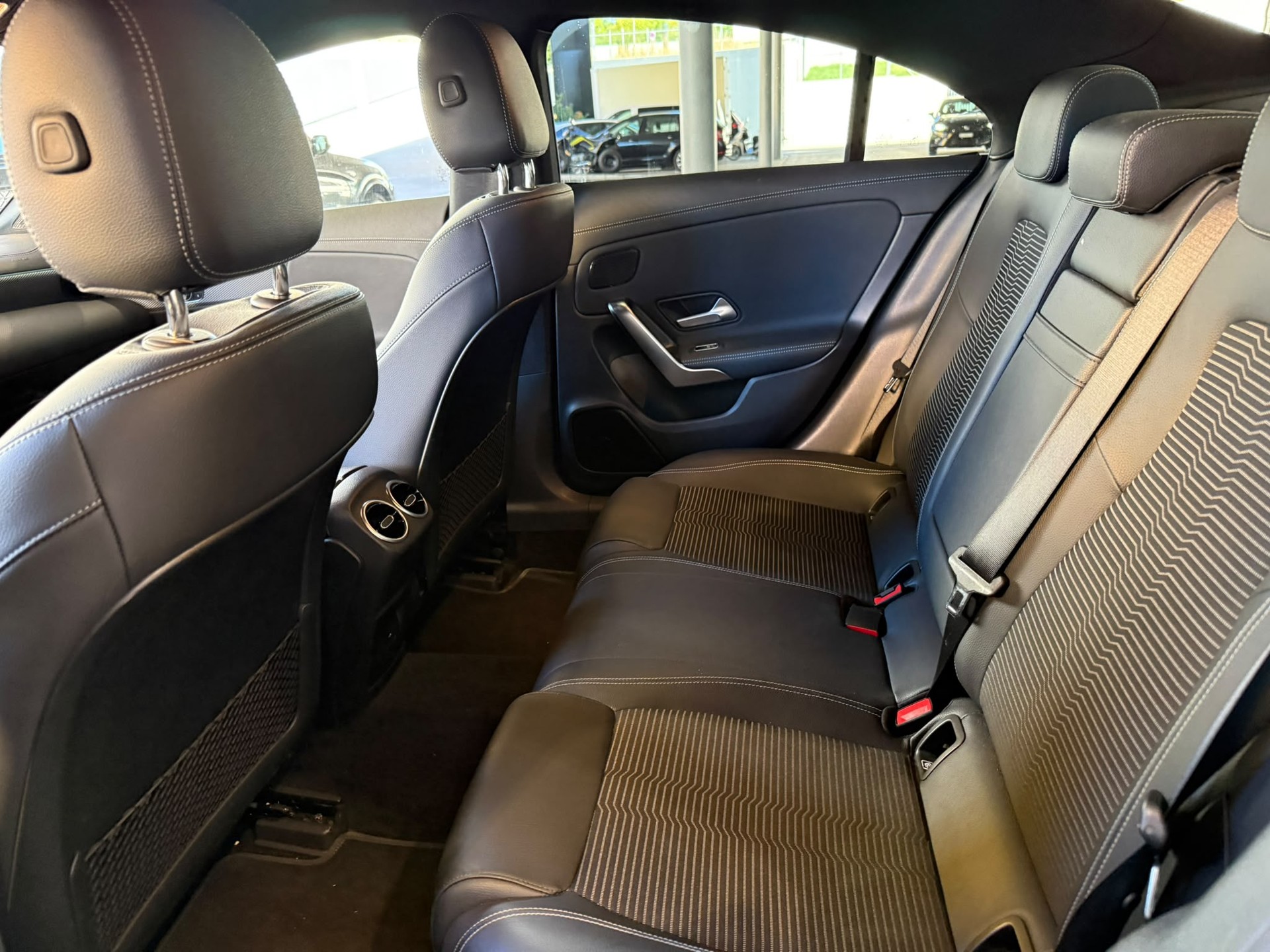 MERCEDES-BENZ CLA 220 d 4MATIC Coupé Swiss Star Progressive-image-8