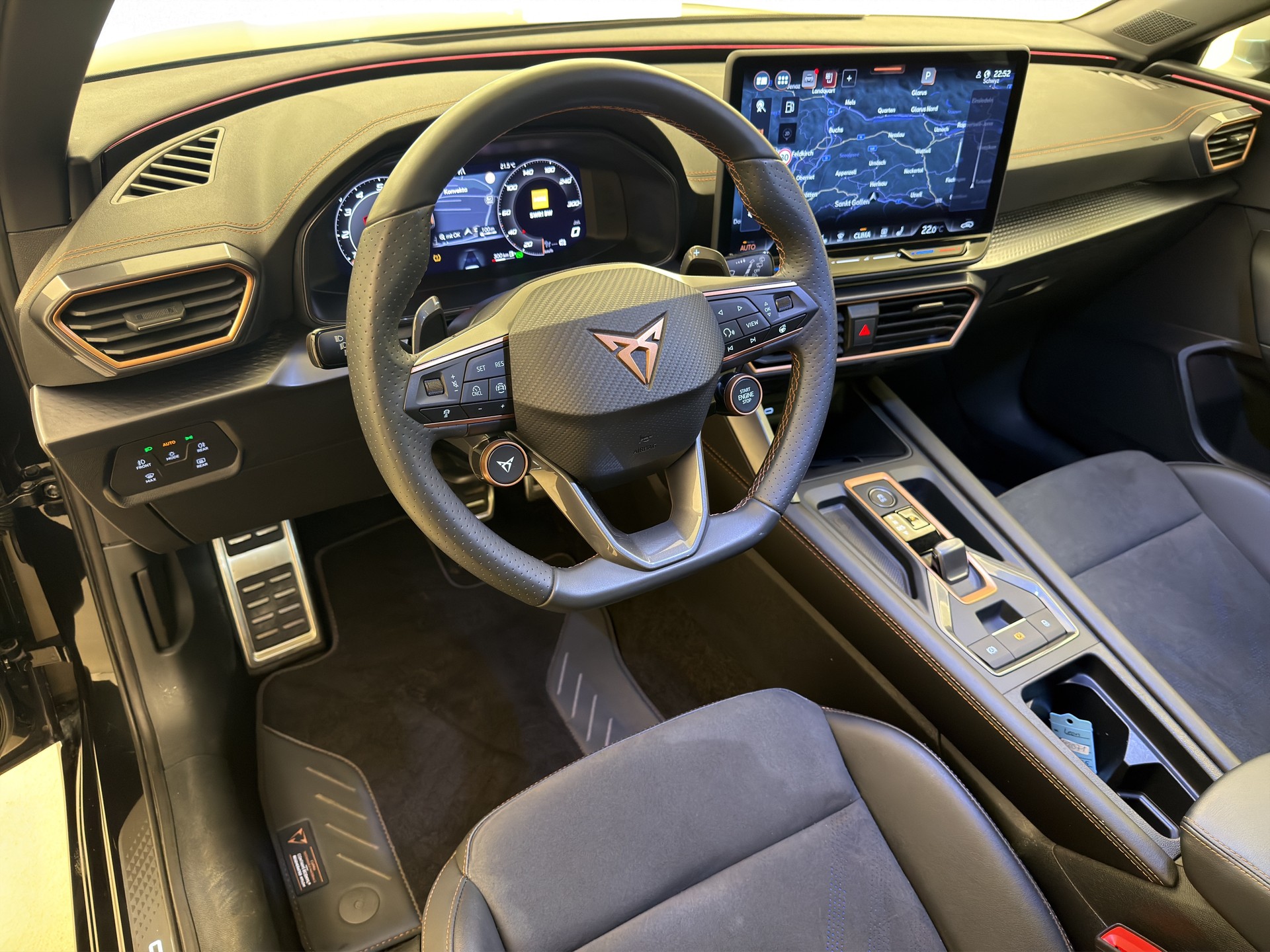 CUPRA Leon ST 2.0 TSI 333 VZ 4Drive-image-13