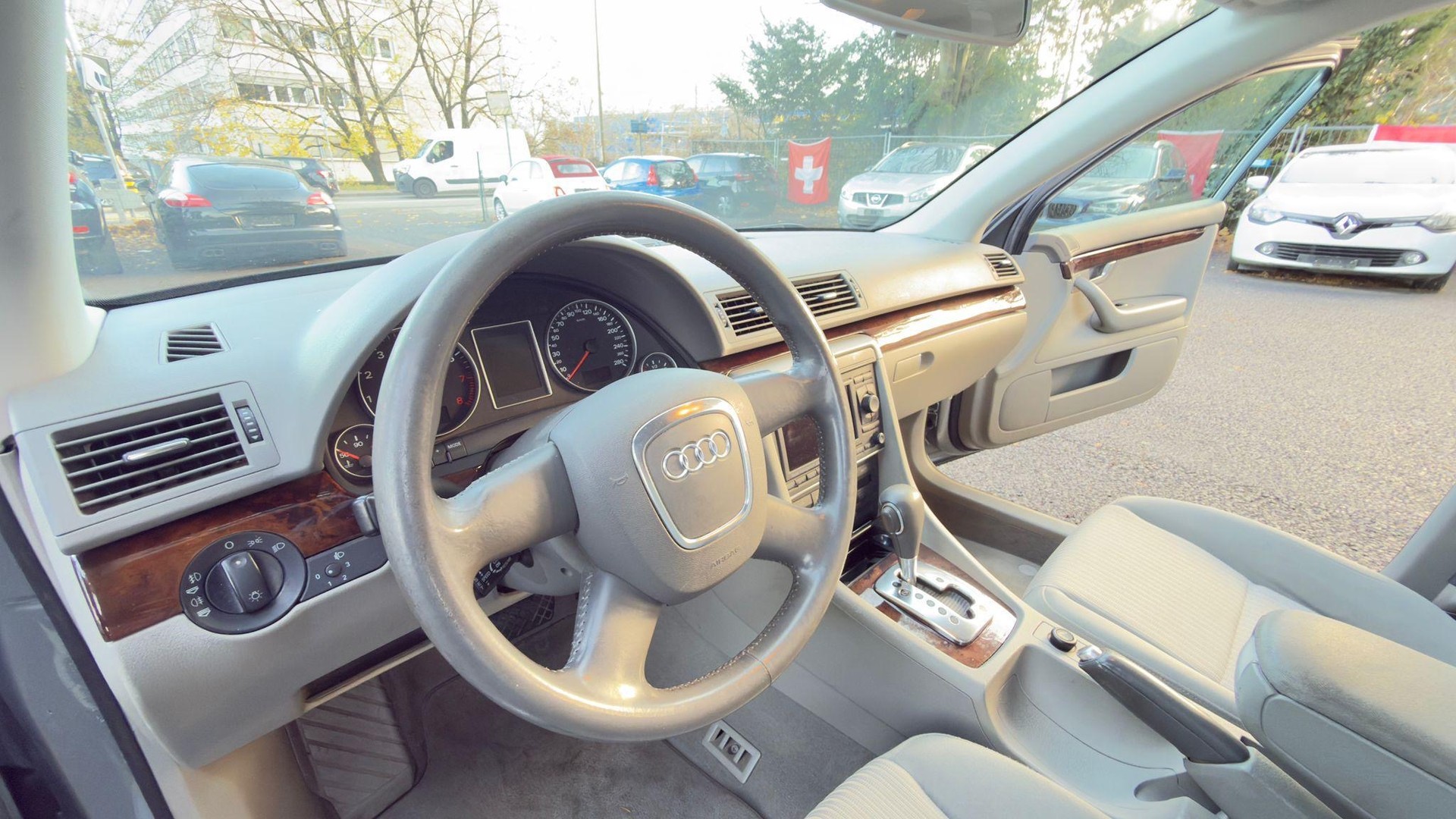 AUDI A4 Limousine 2.0 Turbo FSI-image-11