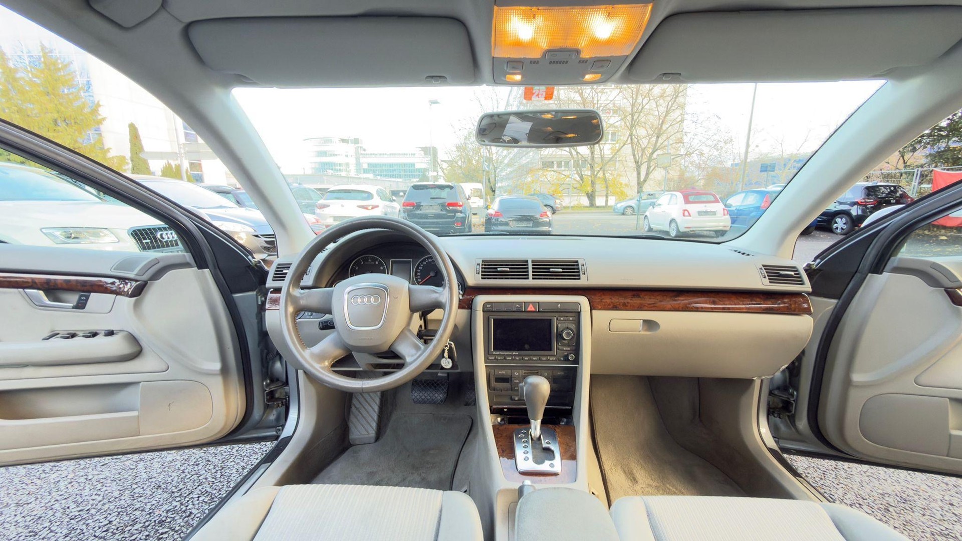 AUDI A4 Limousine 2.0 Turbo FSI-image-12