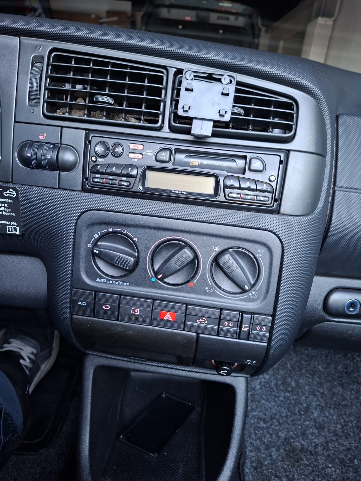 VW Golf Cabriolet 1600 Trendline-image-15