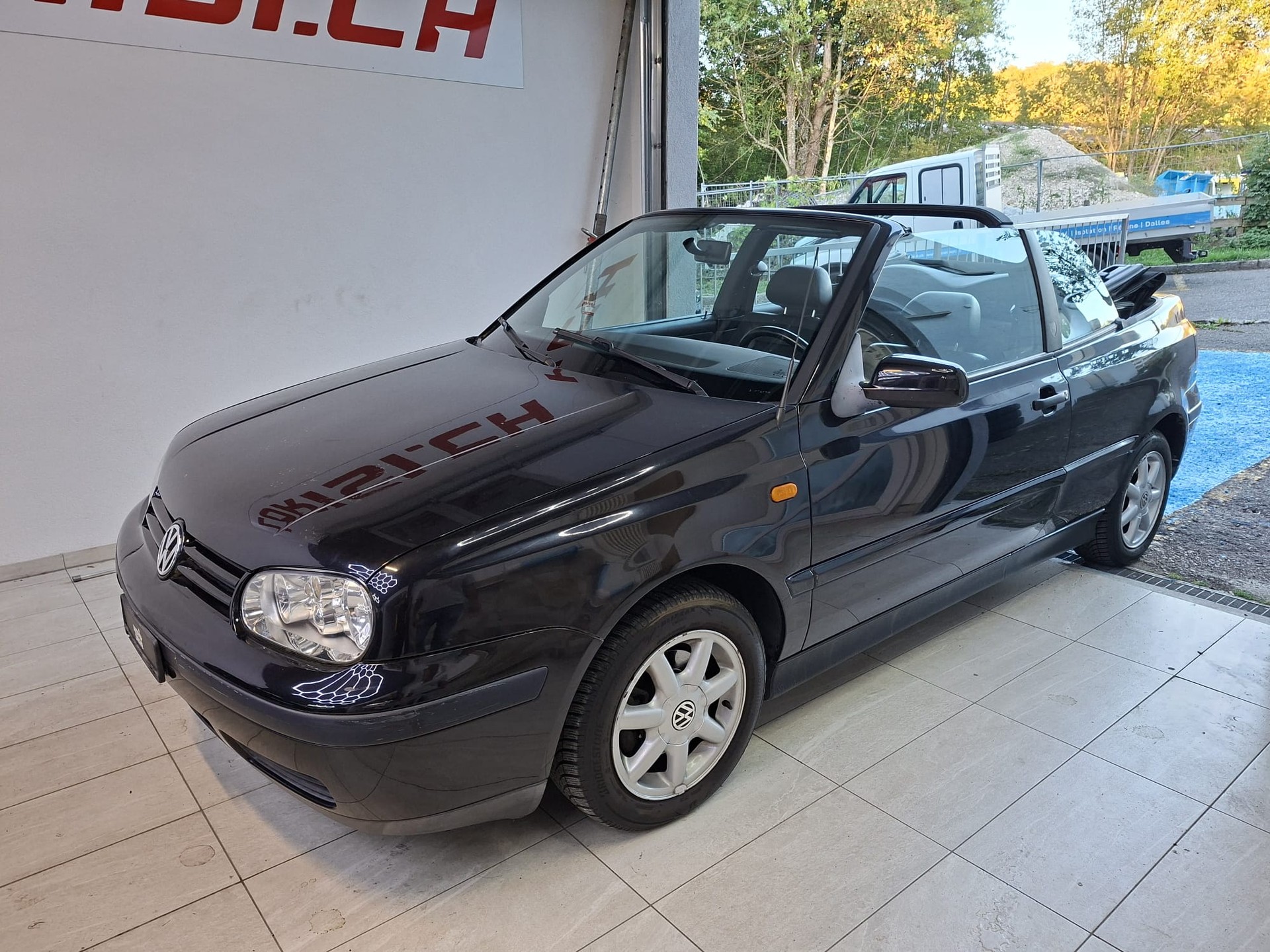 VW Golf Cabriolet 1600 Trendline-image-10