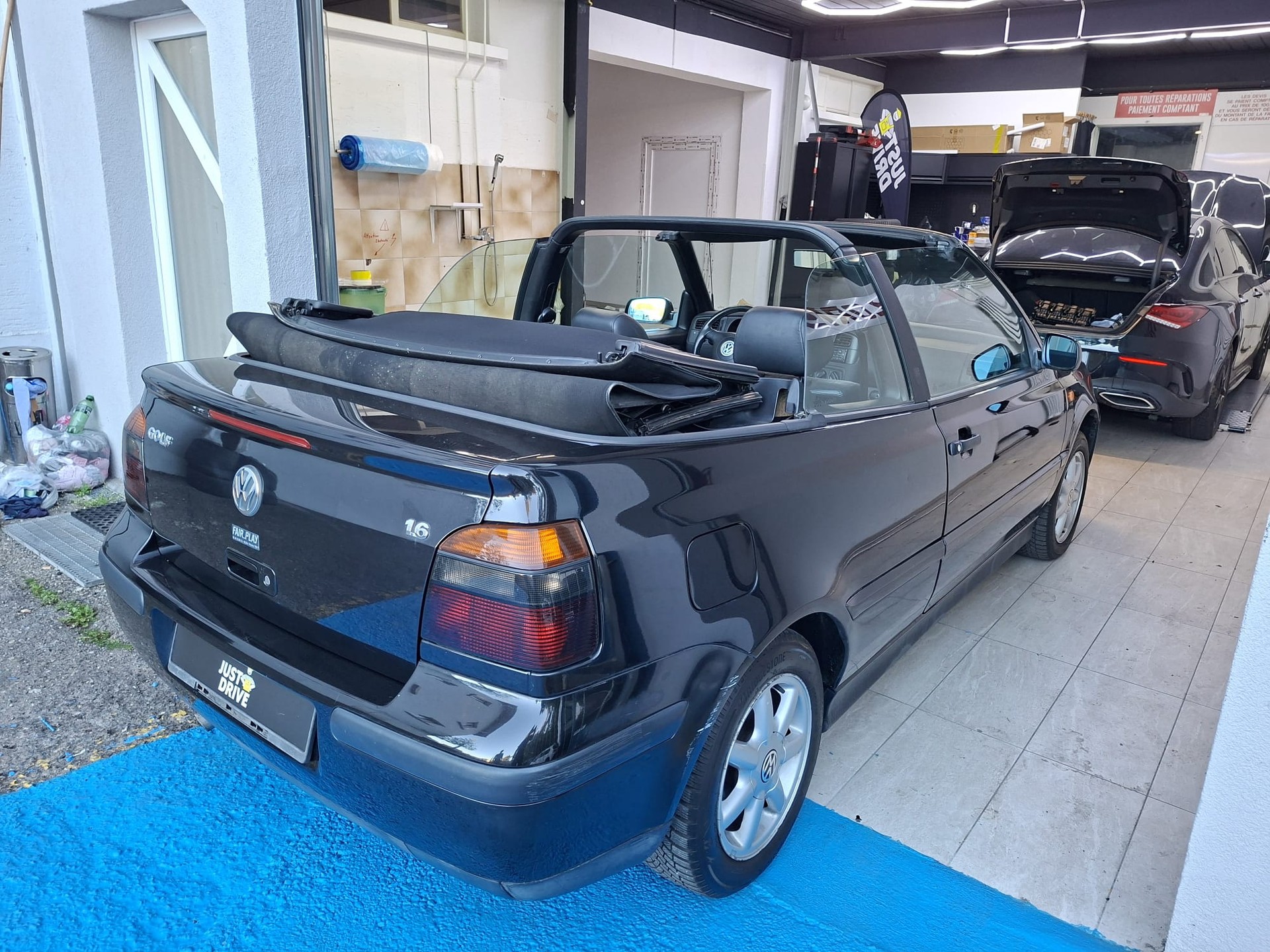 VW Golf Cabriolet 1600 Trendline-image-2