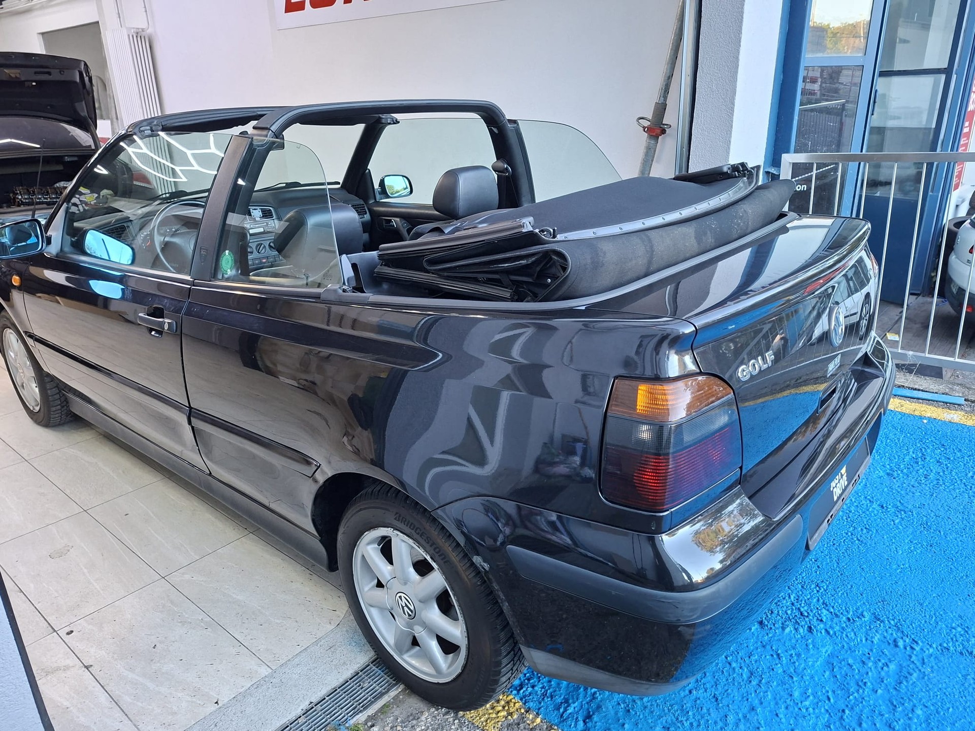 VW Golf Cabriolet 1600 Trendline-image-0