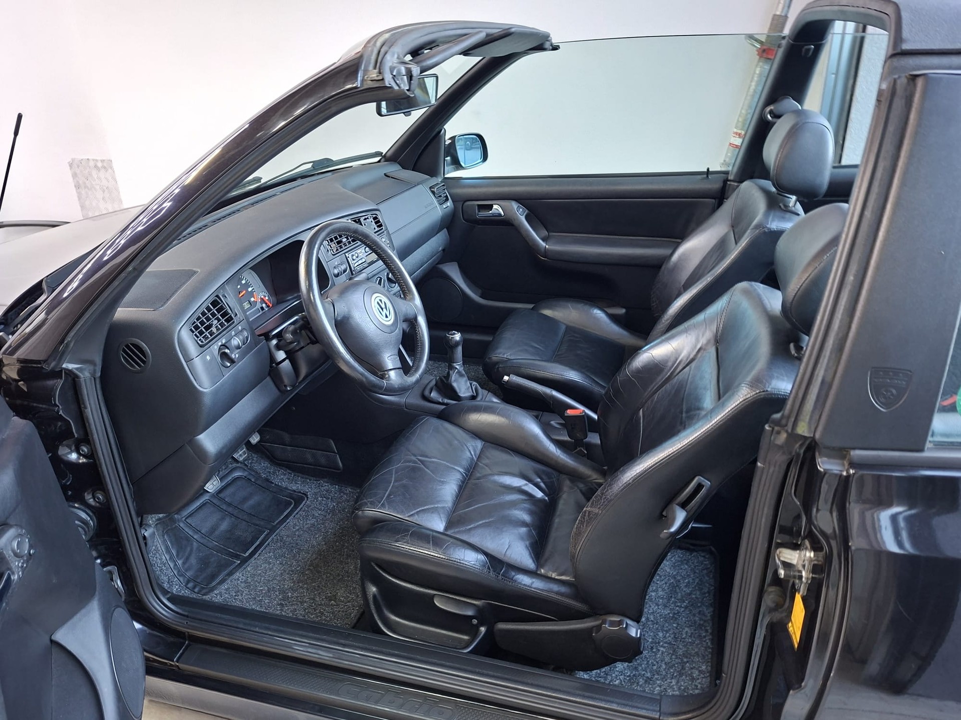 VW Golf Cabriolet 1600 Trendline-image-17