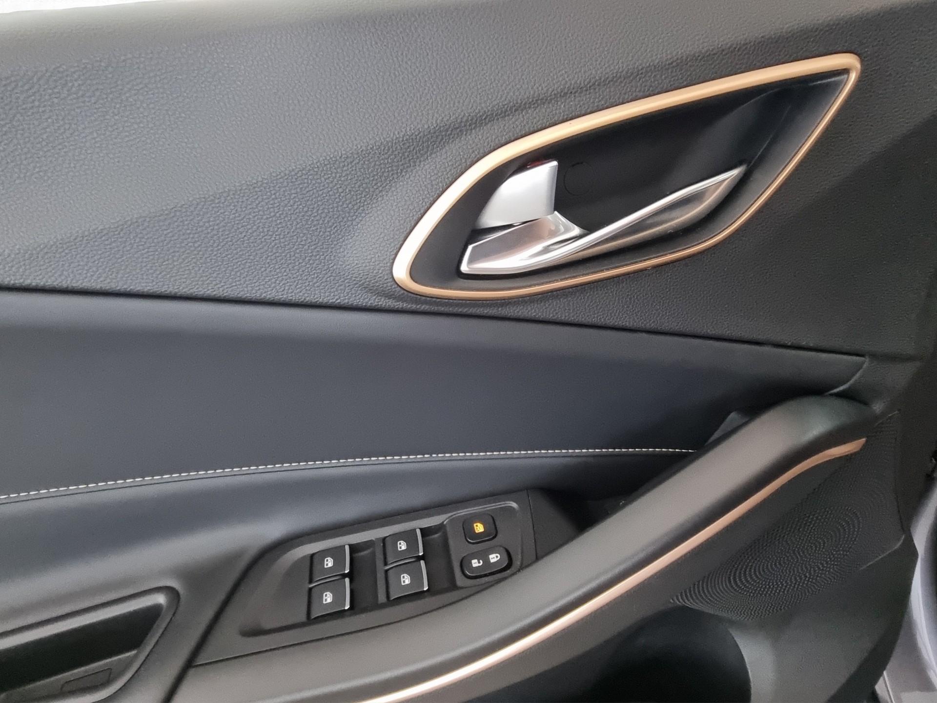 JAC e-JS4 EV Elektro Automat SUV-image-11