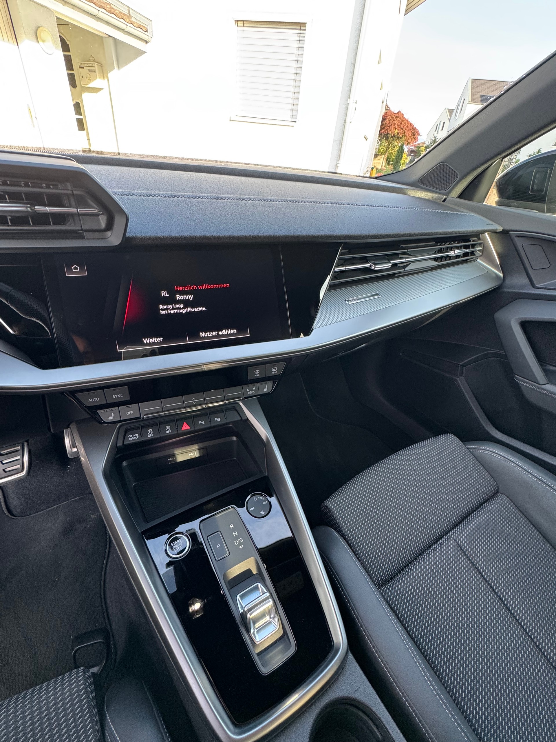 AUDI 1.5 35 TFSI Attraction S-Tronic-image-4