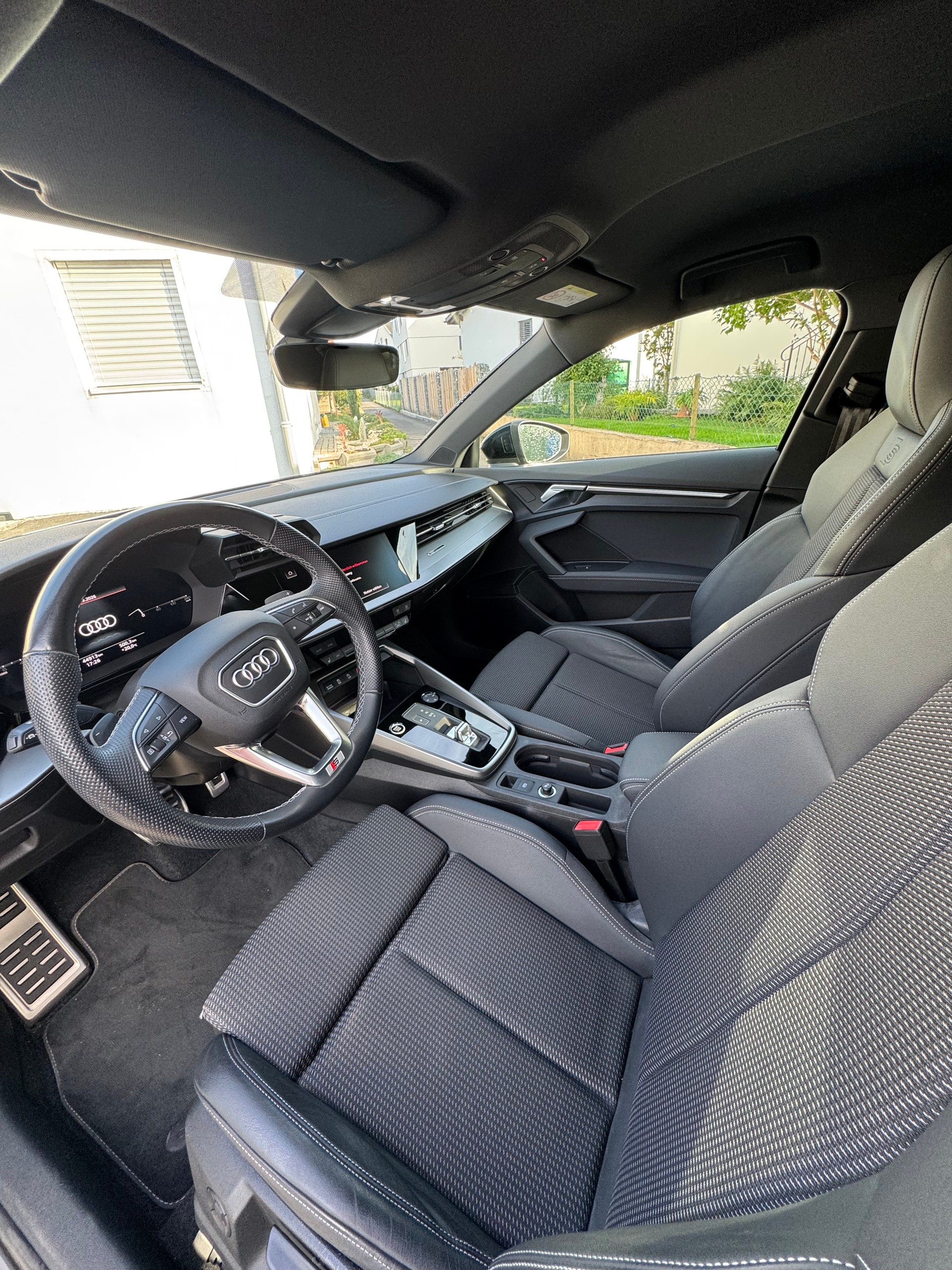 AUDI 1.5 35 TFSI Attraction S-Tronic-image-3