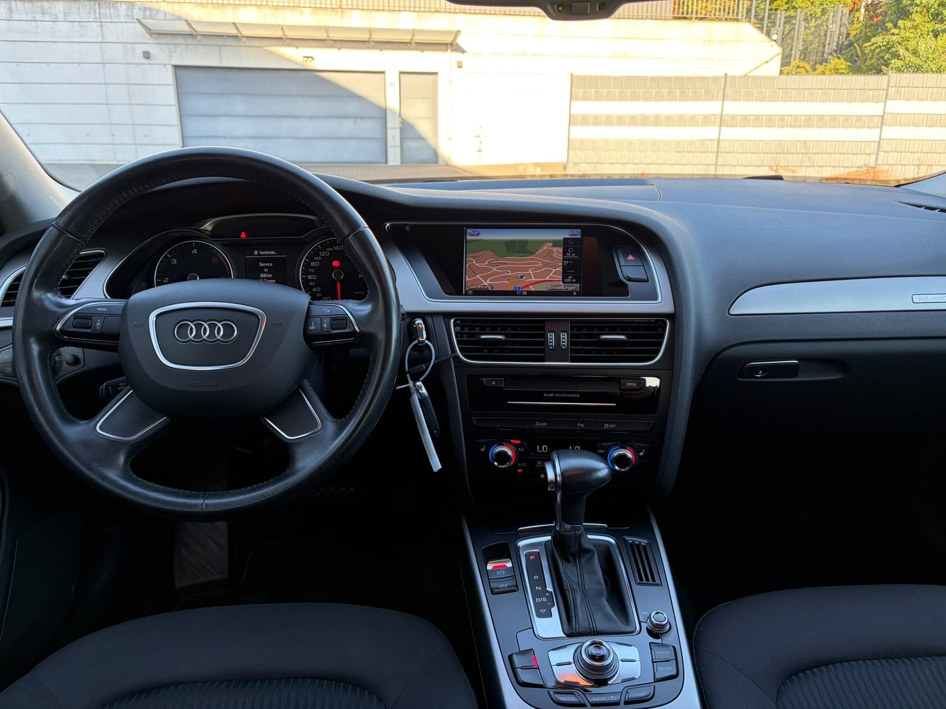 AUDI A4 Avant 2.0 TDI quattro S-tronic-image-6