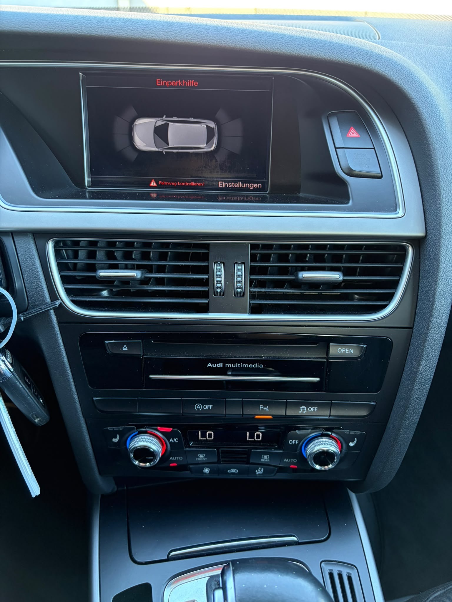 AUDI A4 Avant 2.0 TDI quattro S-tronic-image-13