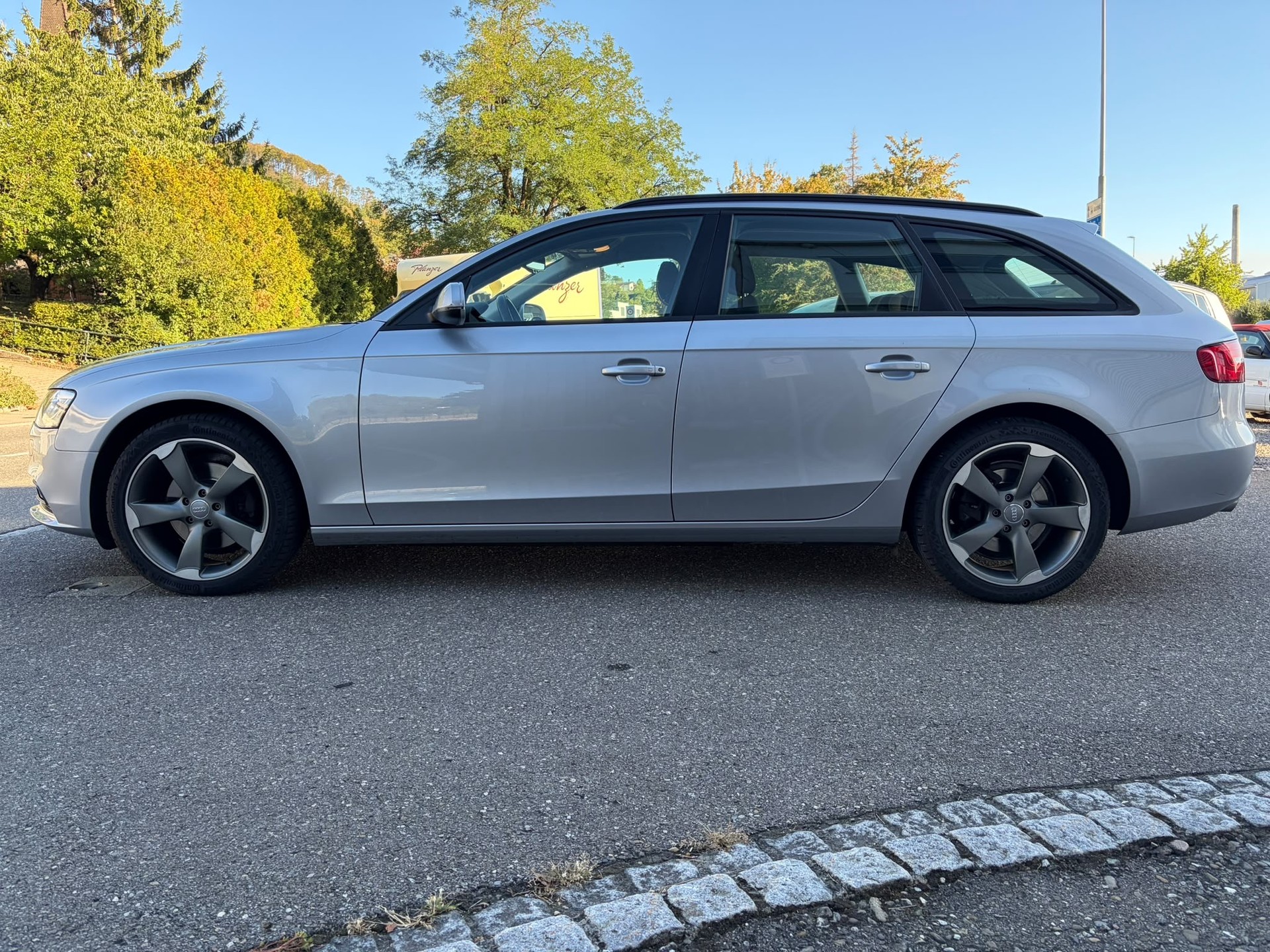 AUDI A4 Avant 2.0 TDI quattro S-tronic-image-11