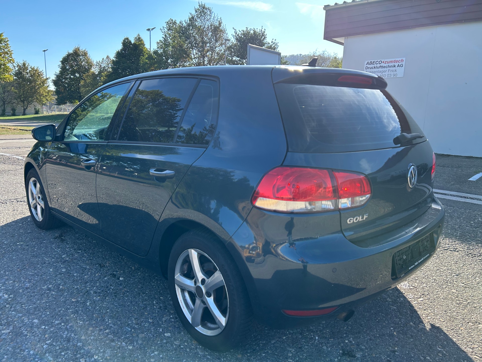 VW Golf 1.2 TSI BlueMotion Technology Trendline DSG-image-3