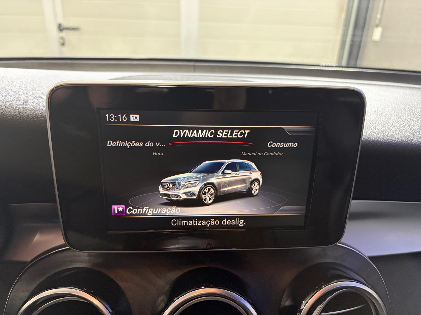MERCEDES-BENZ GLC 250 d AMG Line 4Matic 9G-Tronic-image-21
