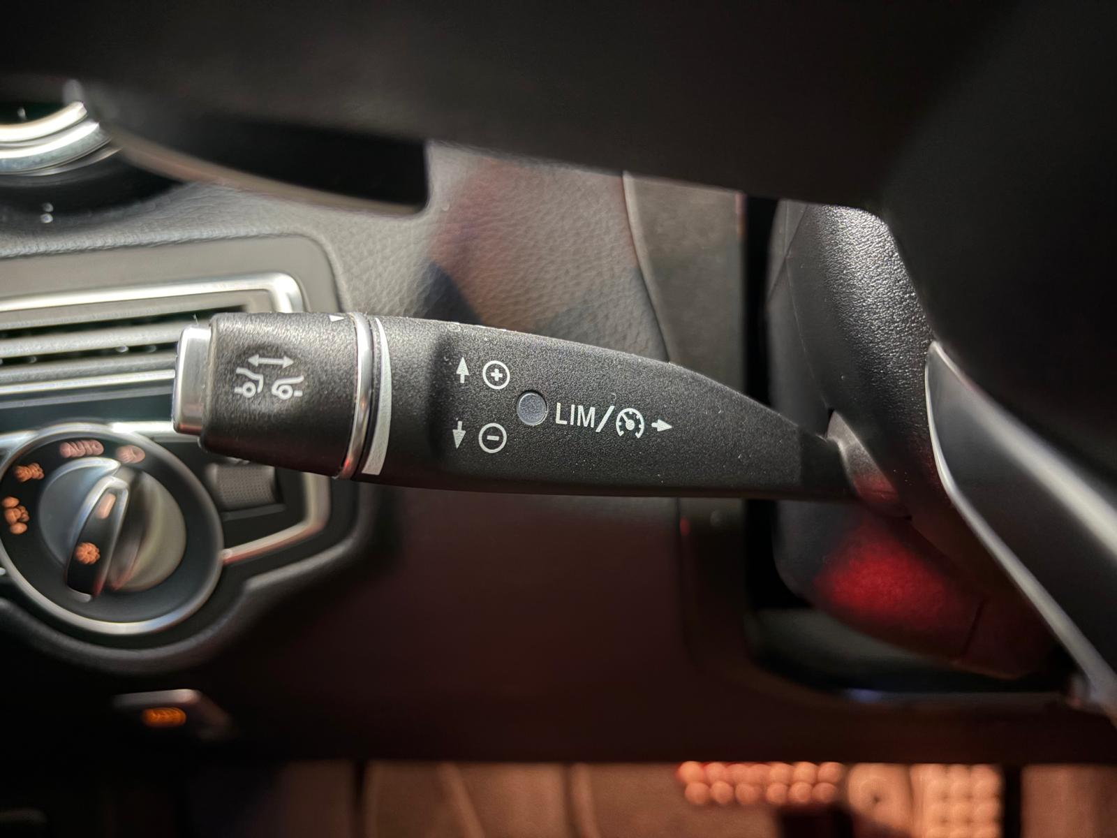 MERCEDES-BENZ GLC 250 d AMG Line 4Matic 9G-Tronic-image-16