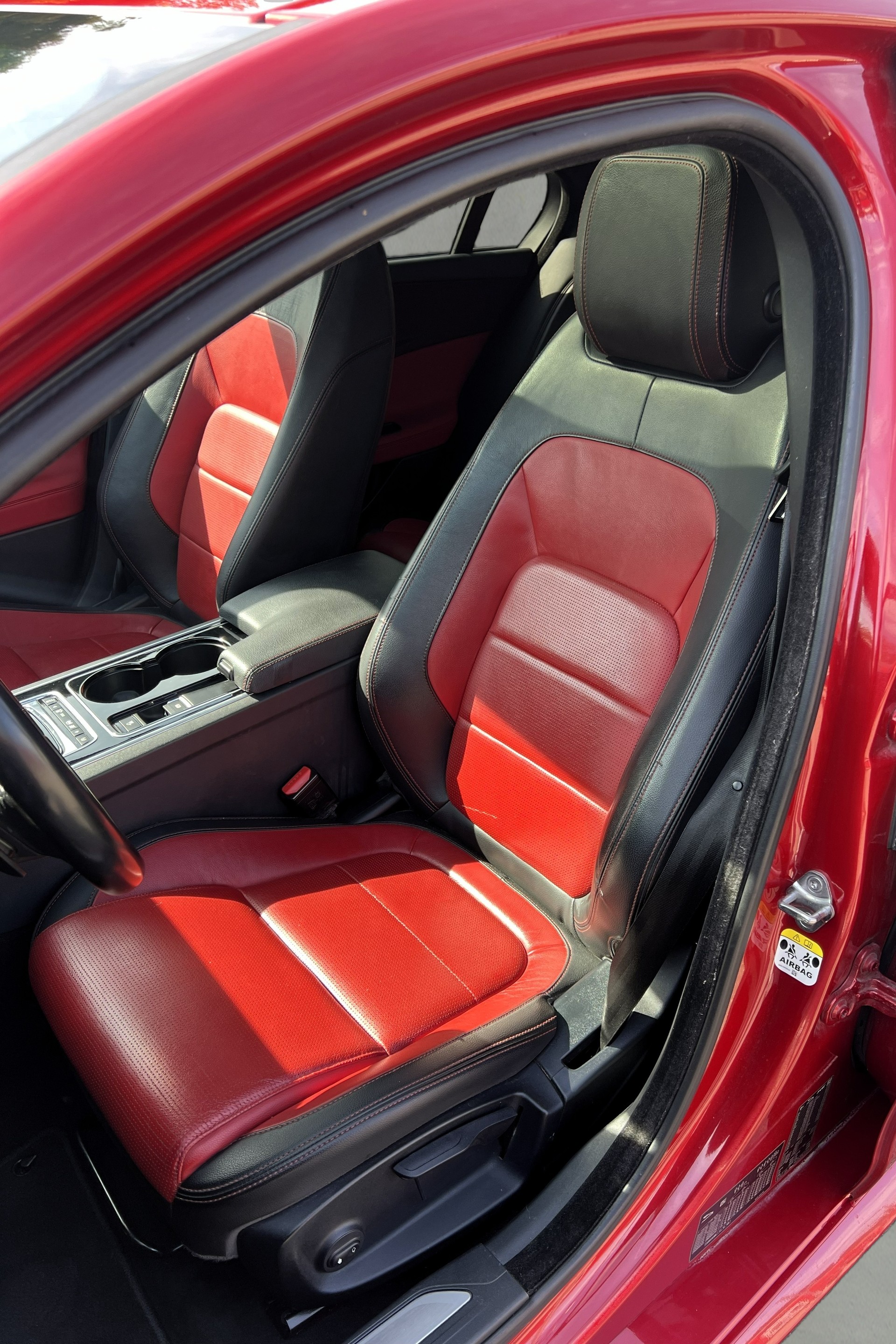 JAGUAR XE 20d R-Sport Automat-image-13