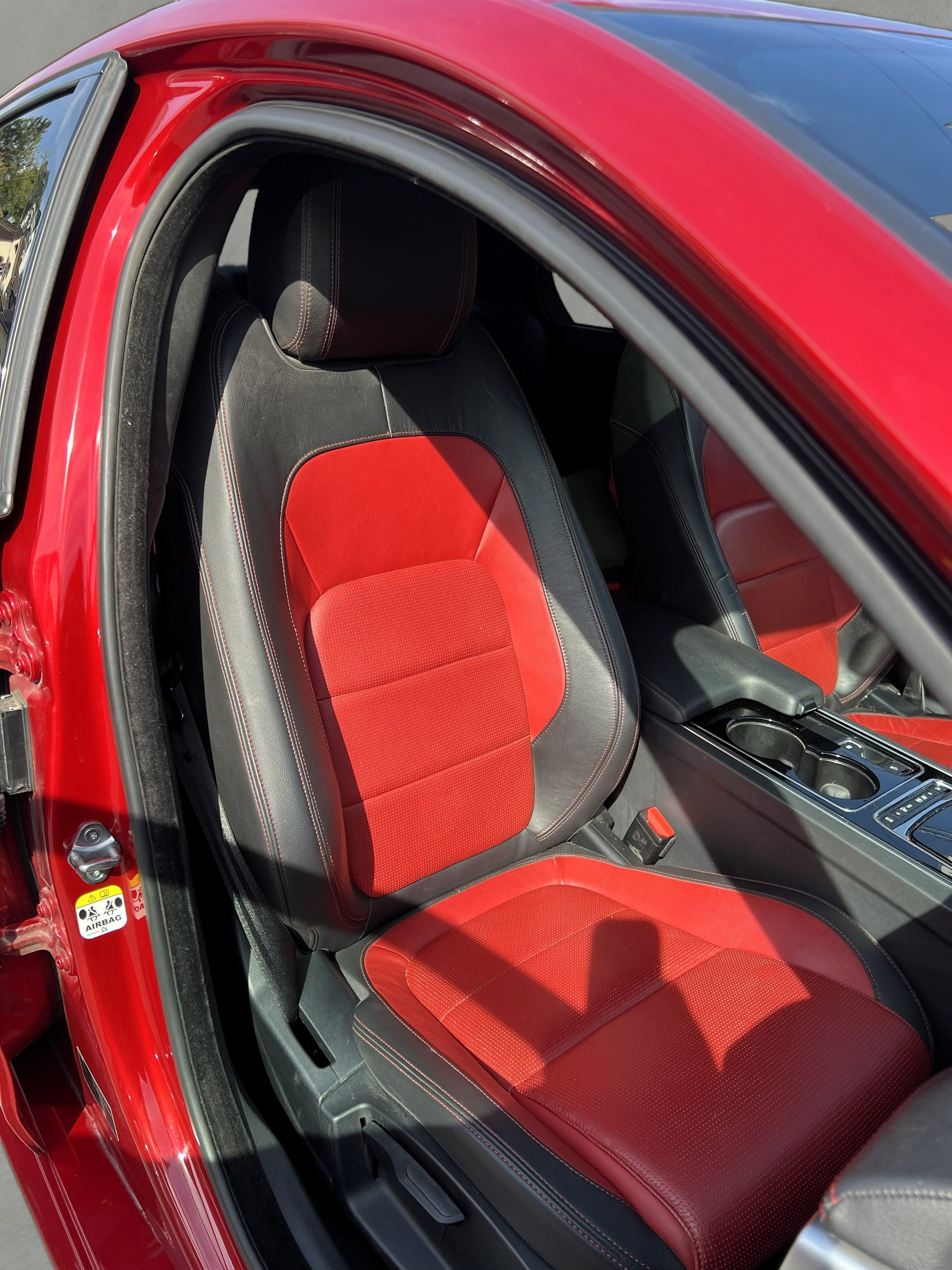 JAGUAR XE 20d R-Sport Automat-image-12