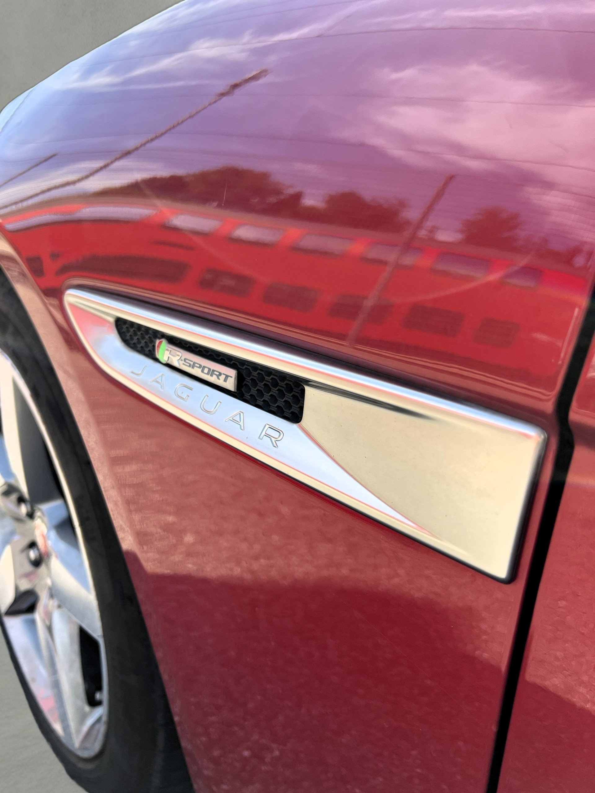 JAGUAR XE 20d R-Sport Automat-image-8