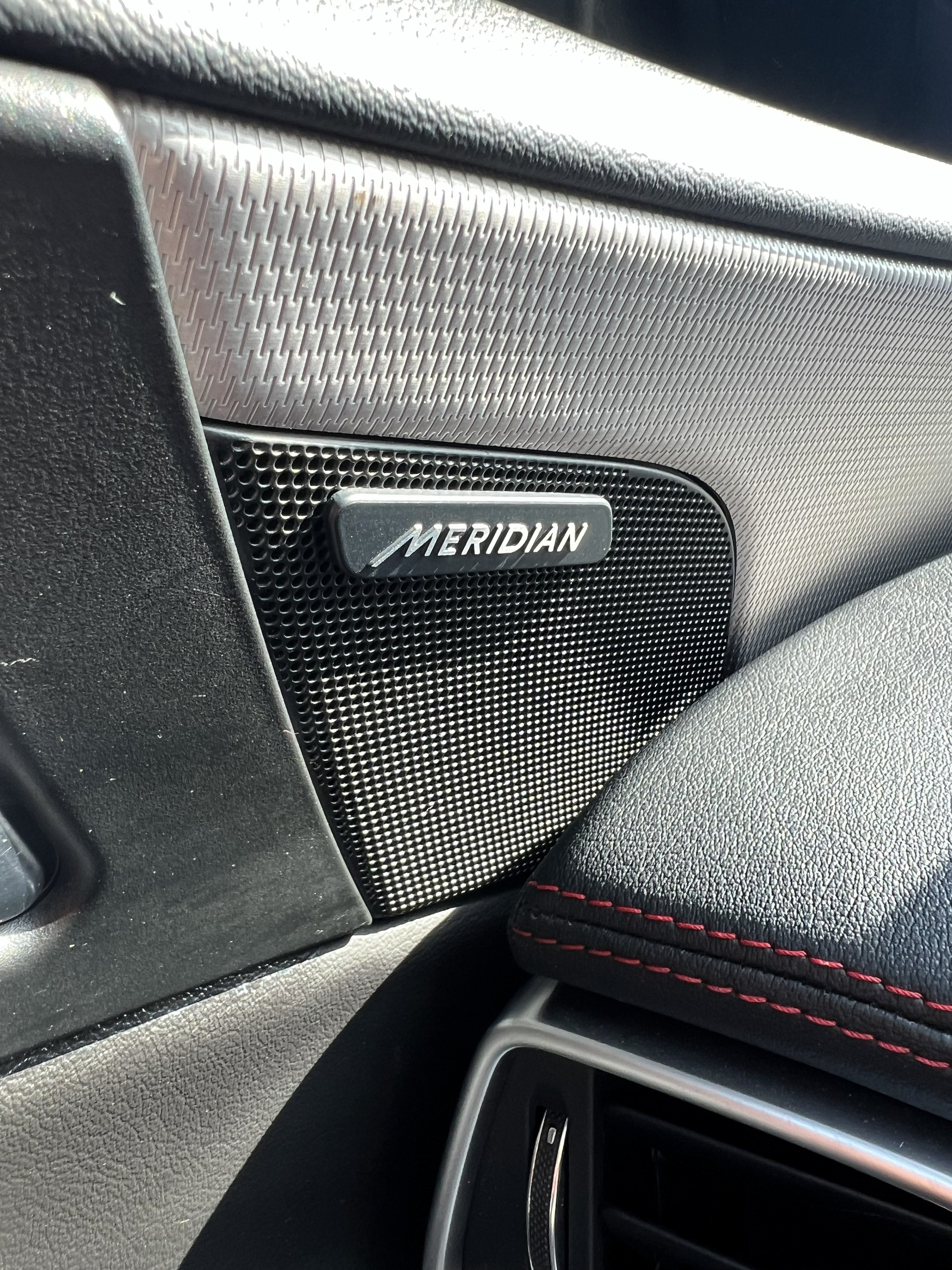 JAGUAR XE 20d R-Sport Automat-image-21