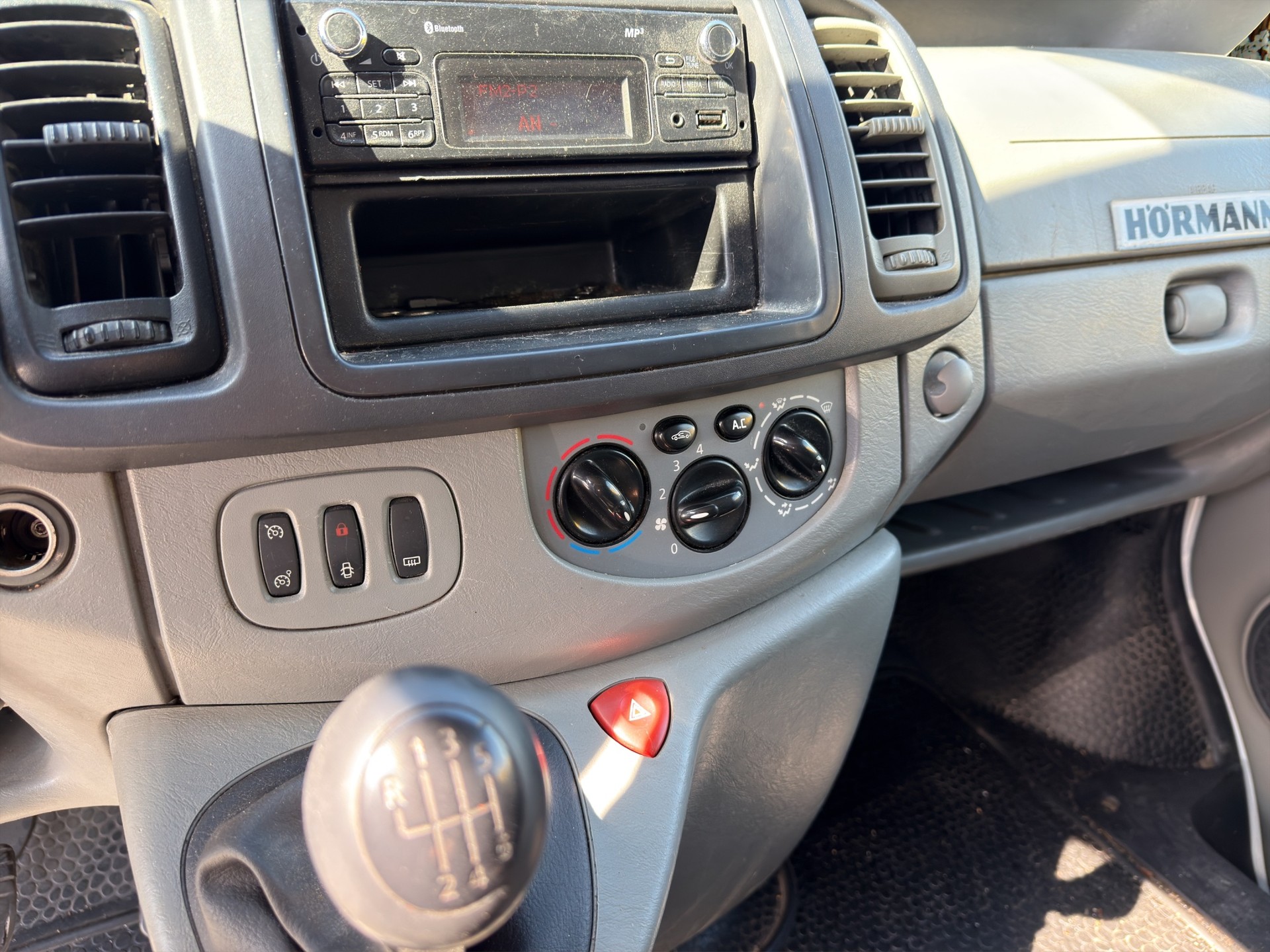 OPEL Vivaro 2.0 CDTI 2.9t L1H1 3 Sitz , Klima , Anhänger 2000 KG-image-9