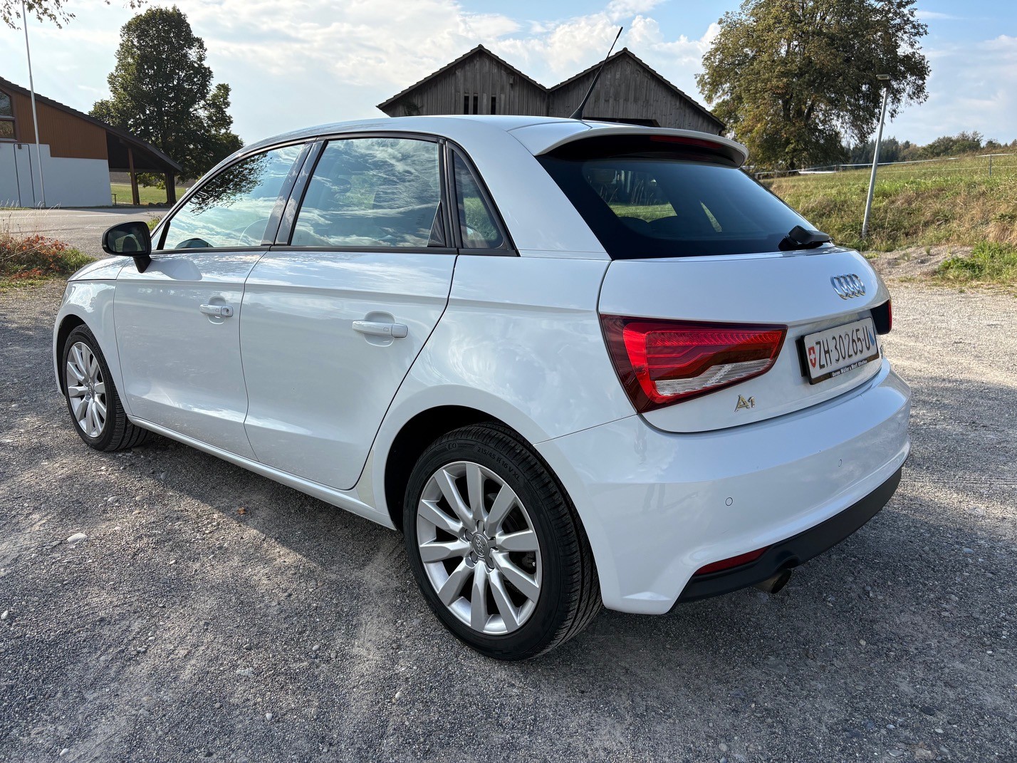 AUDI A1 Sportback 1.0 TFSI S-tronic-image-2