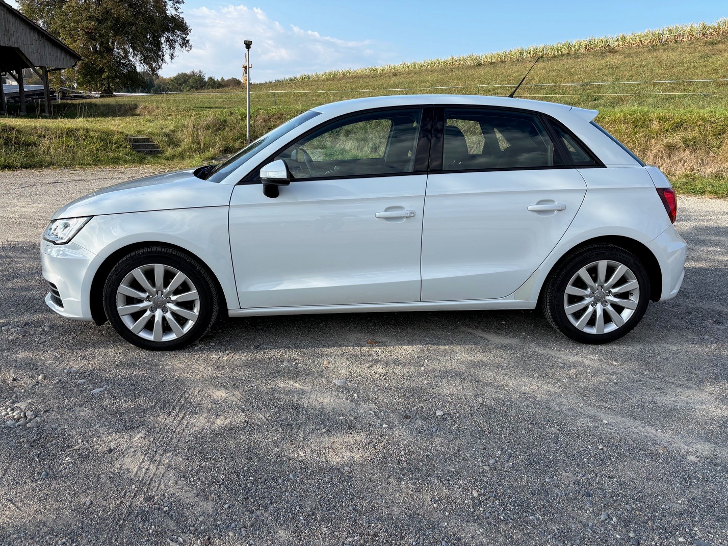 AUDI A1 Sportback 1.0 TFSI S-tronic-image-1