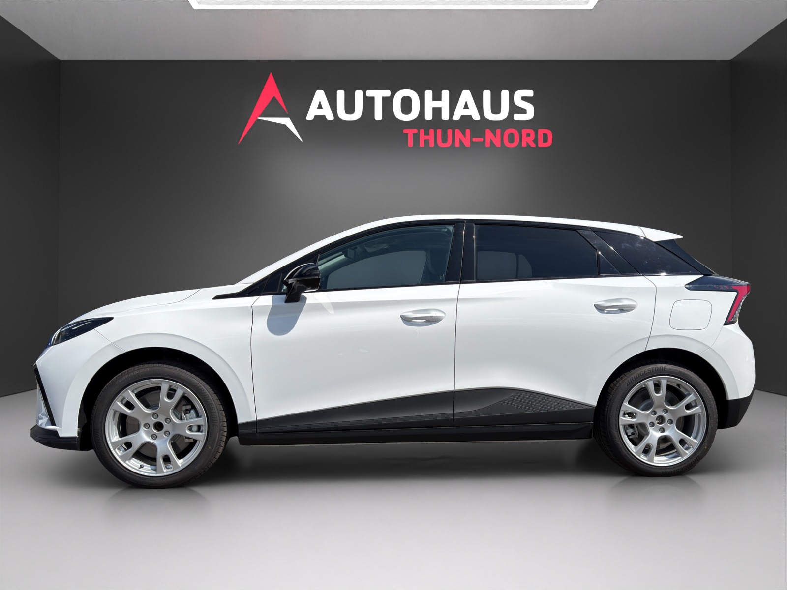 MG 4 64 kWh Premium-showroom-element-1