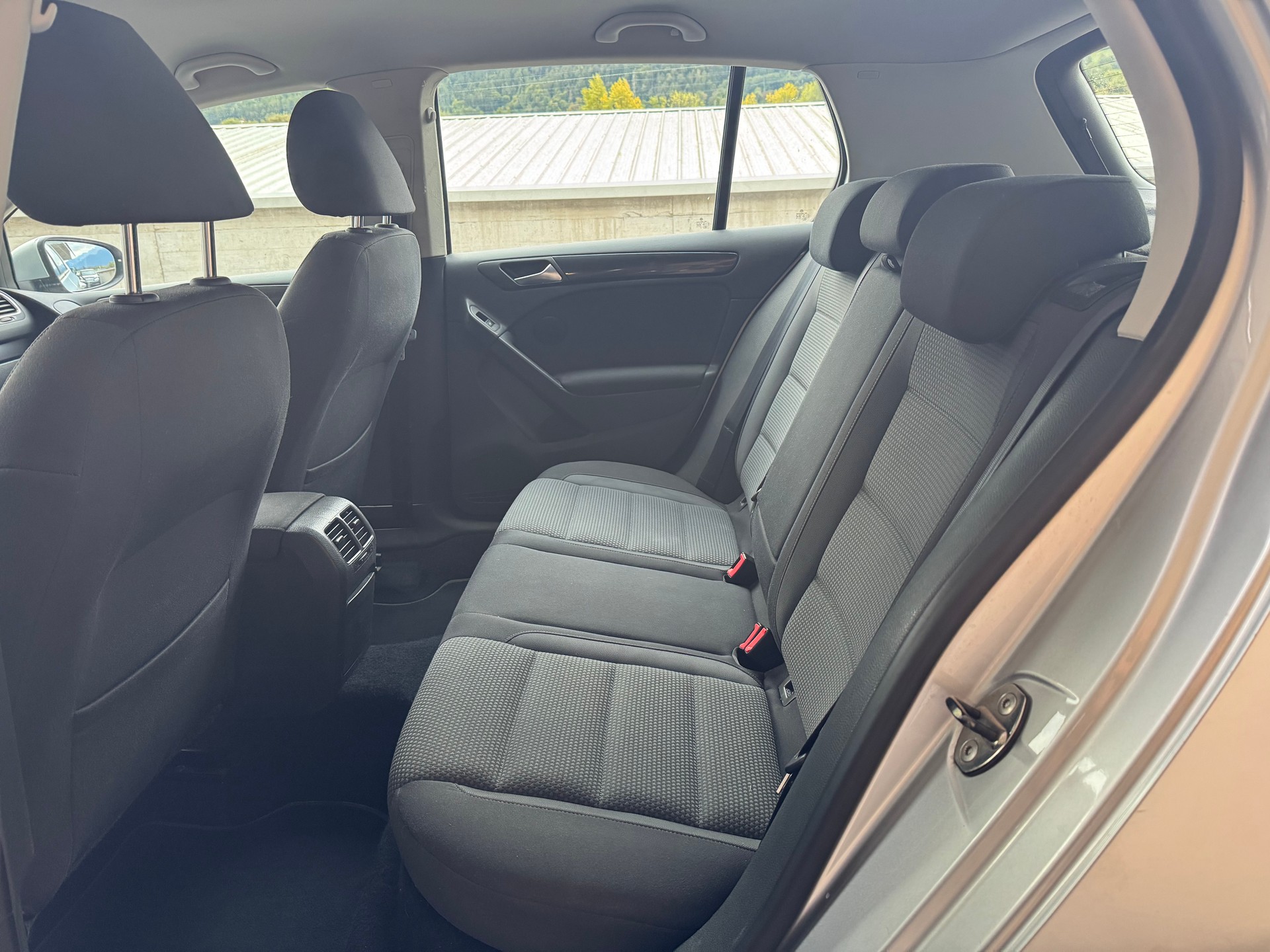 VW Golf 2.0 TDI Comfortline 4Motion-image-8