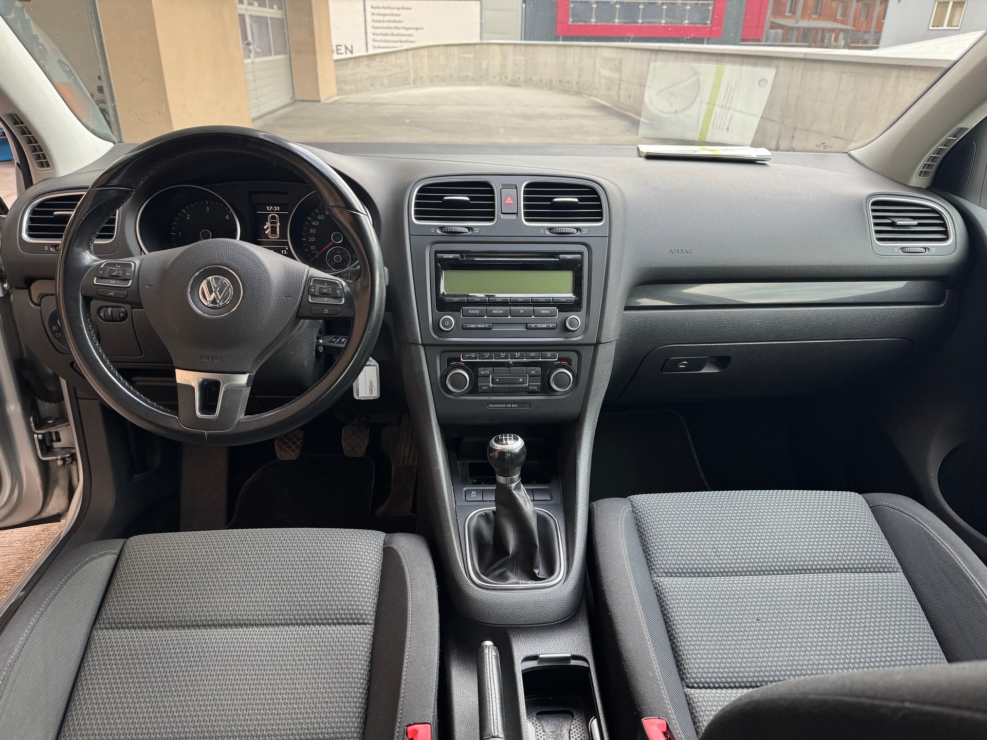 VW Golf 2.0 TDI Comfortline 4Motion-image-9