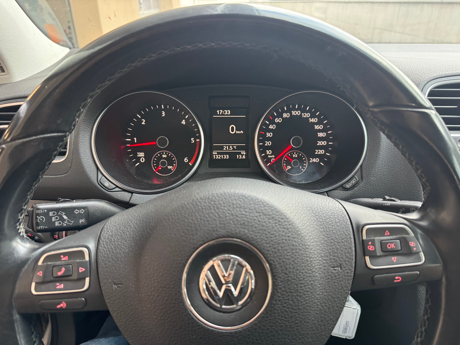 VW Golf 2.0 TDI Comfortline 4Motion-image-10