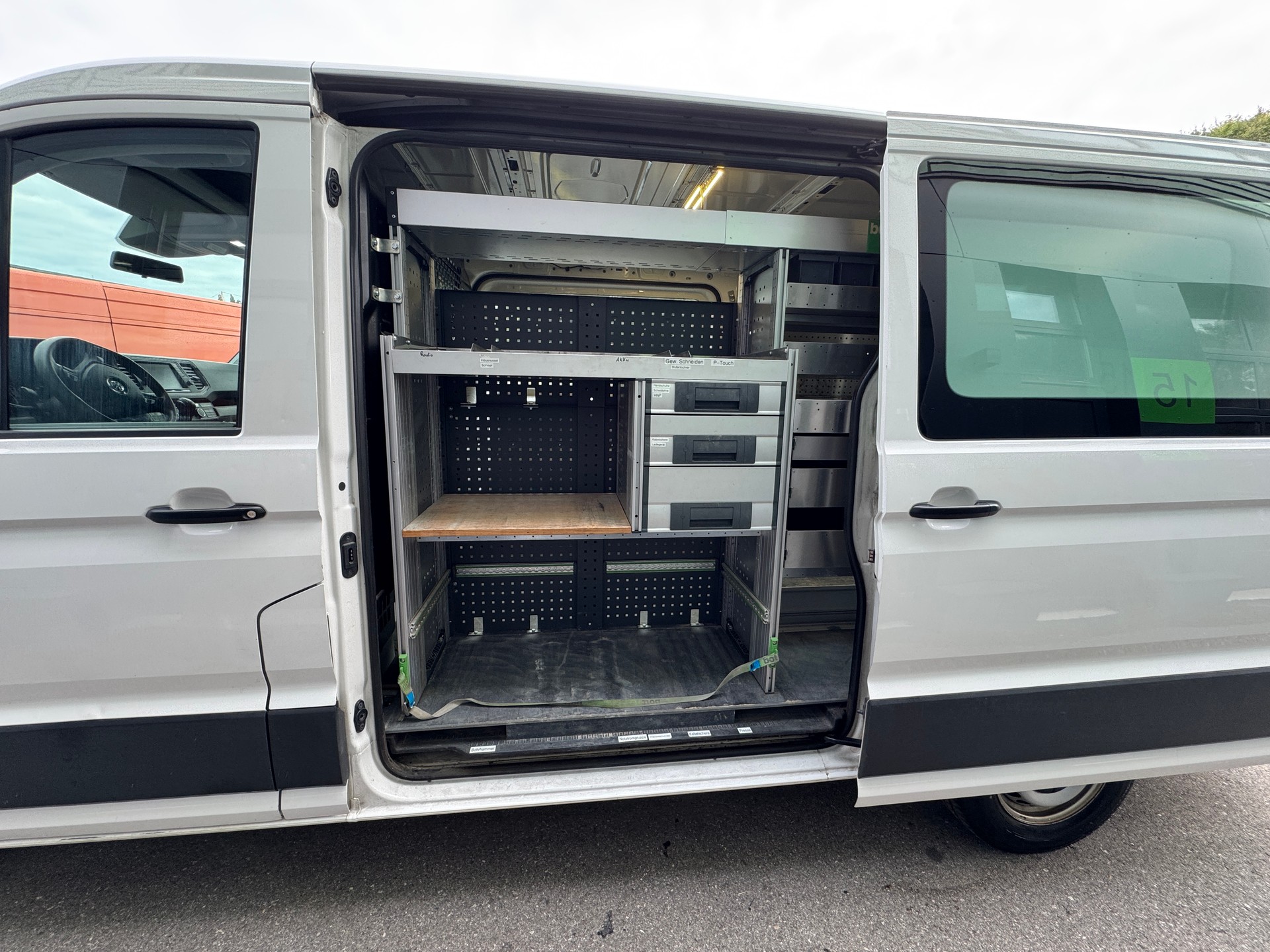 VW Crafter 35 2.0 Entry L3 A **Mit Werkstatt-Einrichtung**Frisch Ab MFK und Garantie 12Mnt**7000KG Zuggewicht**Klima**Tempomat**-image-17