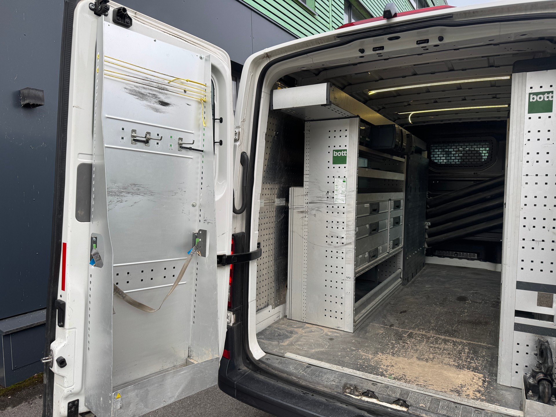 VW Crafter 35 2.0 Entry L3 A **Mit Werkstatt-Einrichtung**Frisch Ab MFK und Garantie 12Mnt**7000KG Zuggewicht**Klima**Tempomat**-image-15