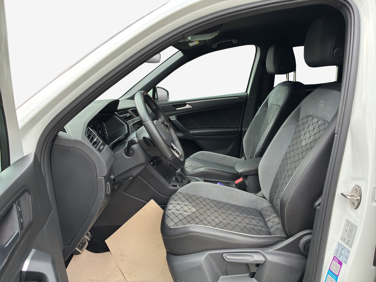VW Tiguan 1.4TSI PHEV Selection DSG-image-7