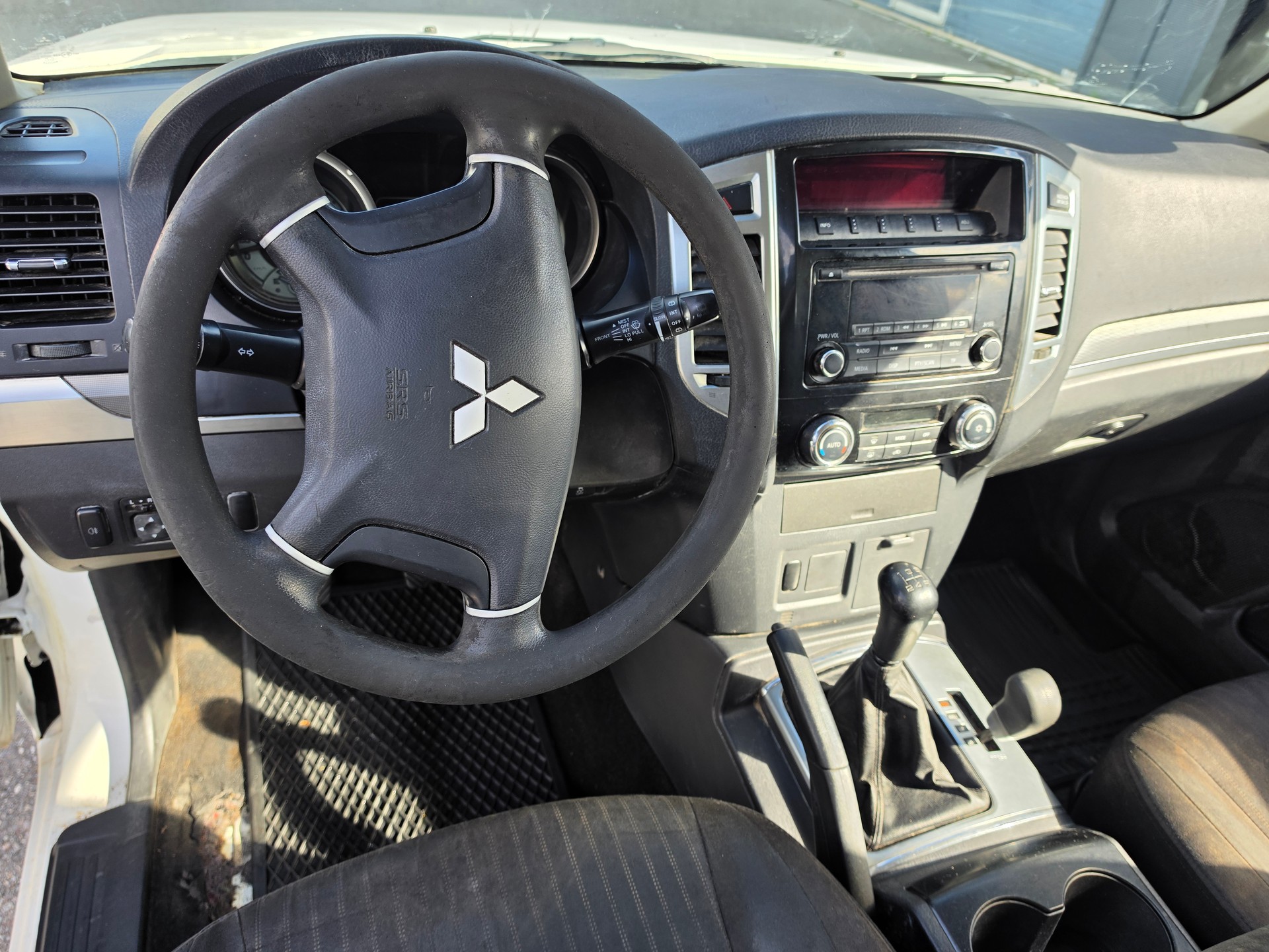 MITSUBISHI Pajero 3.2 DI-D Profi-image-9