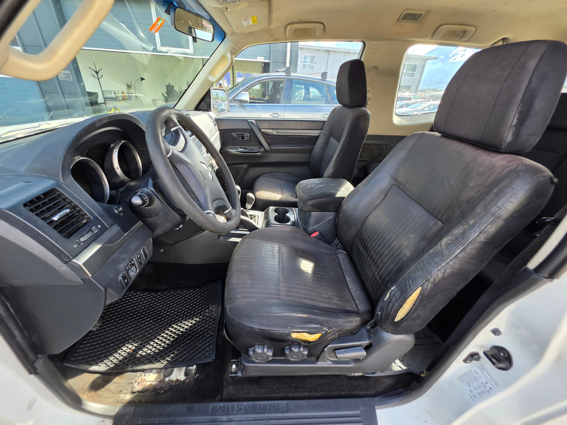 MITSUBISHI Pajero 3.2 DI-D Profi-image-8