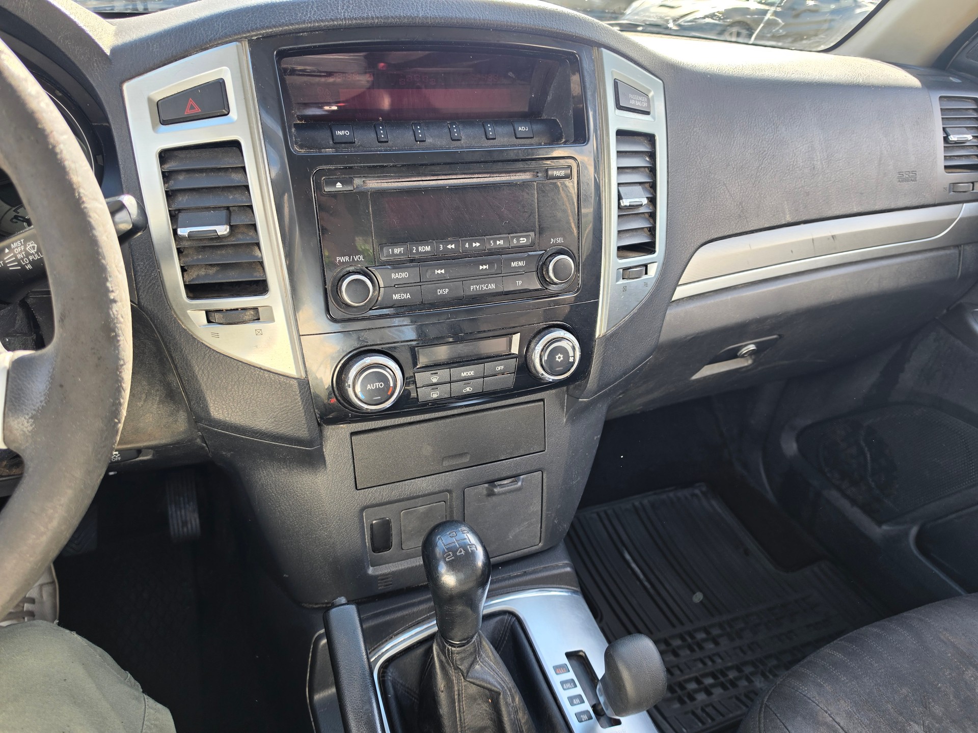 MITSUBISHI Pajero 3.2 DI-D Profi-image-10