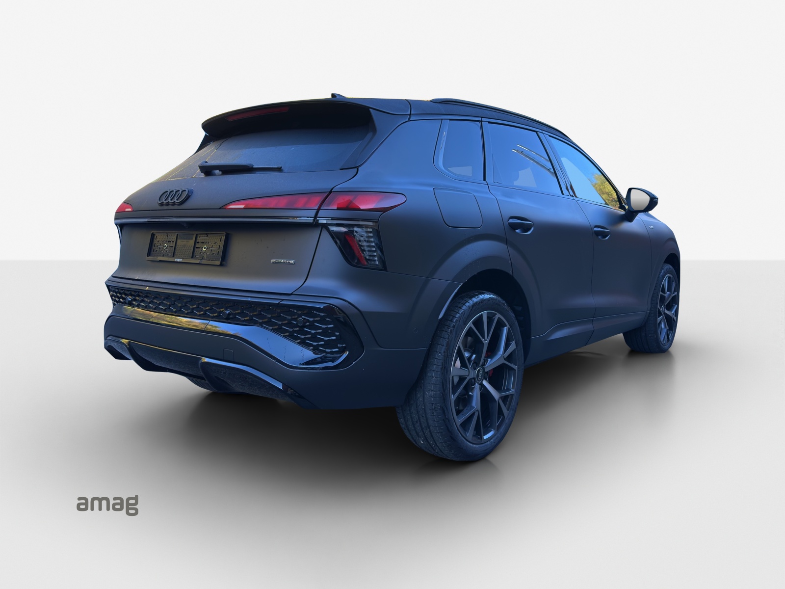 AUDI Q3 SUV TFSI quattro 195 kW S tronic-image-4
