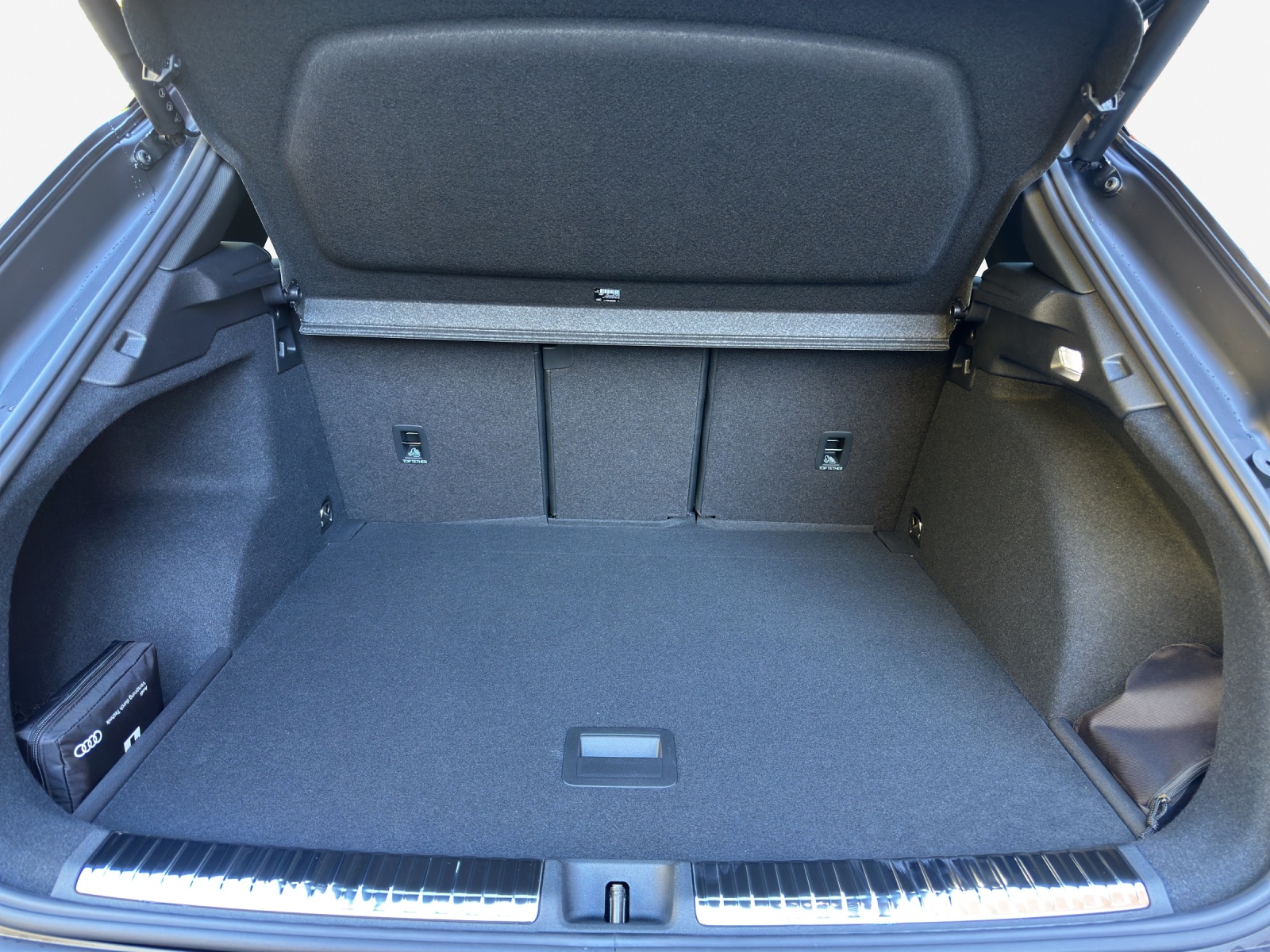 AUDI Q3 SUV TFSI quattro 195 kW S tronic-image-12