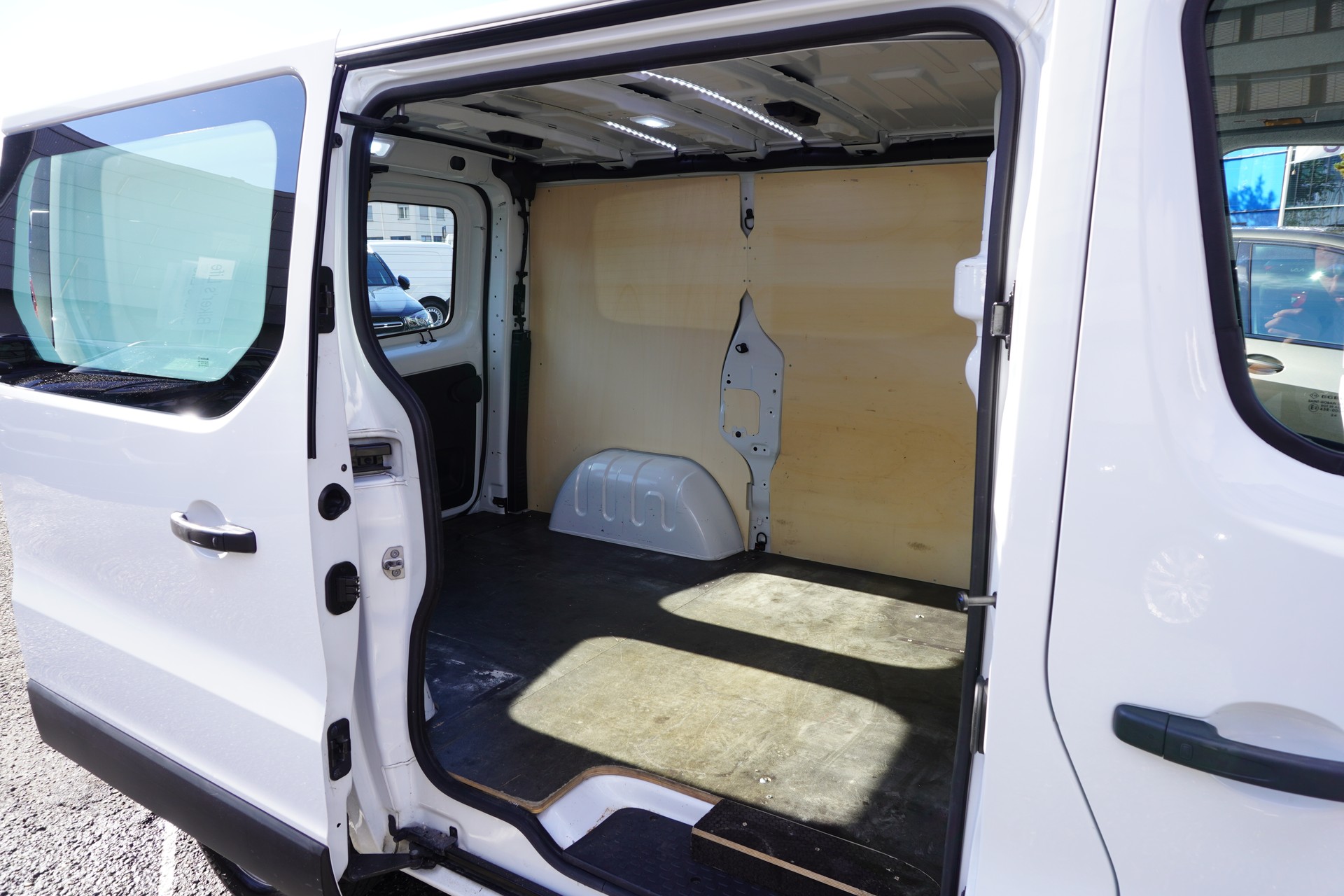 RENAULT Trafic 2.0 Blue dCi 130 Advance L1H1 EN-image-11